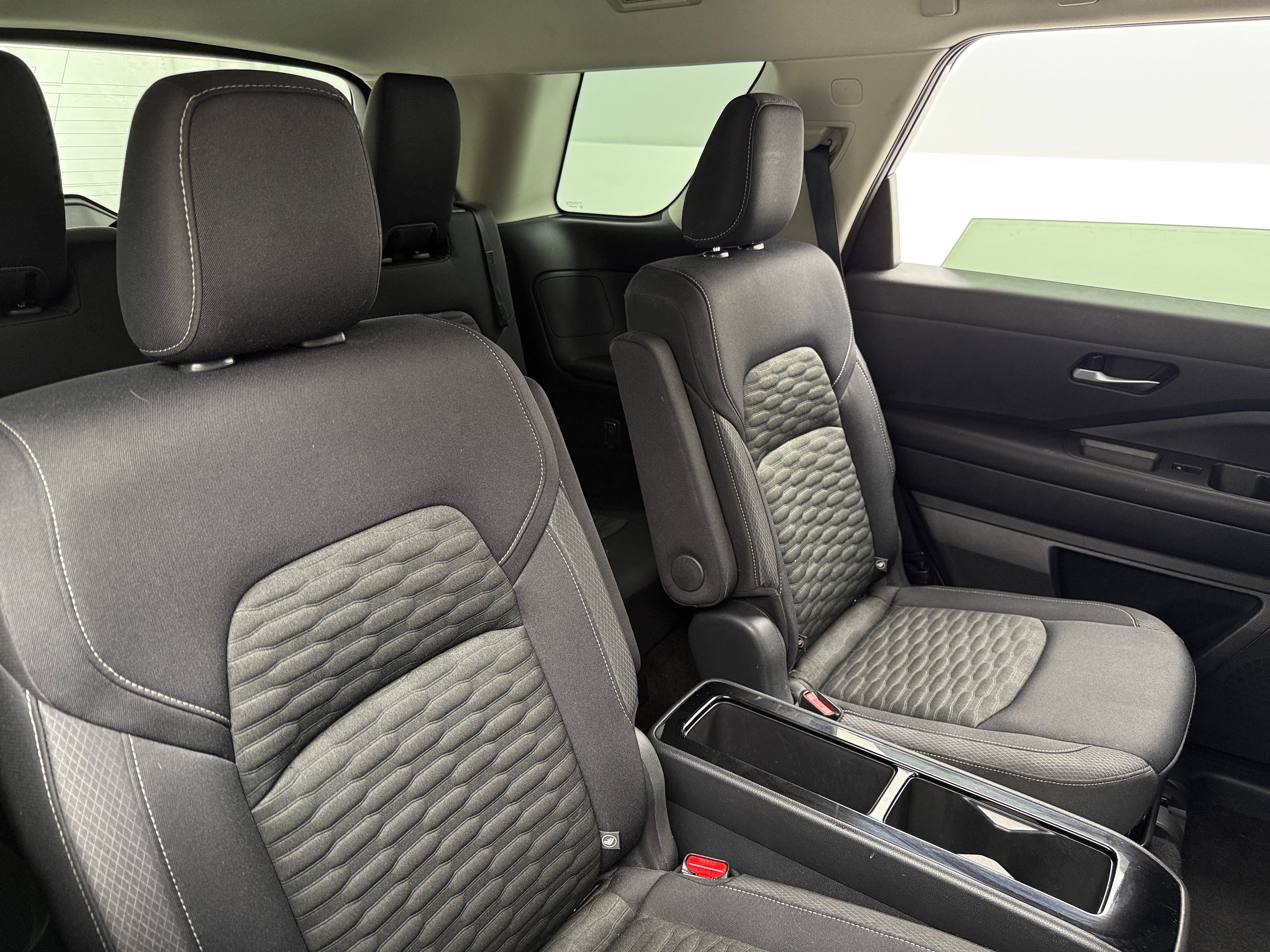 2022 Nissan Pathfinder SV 6