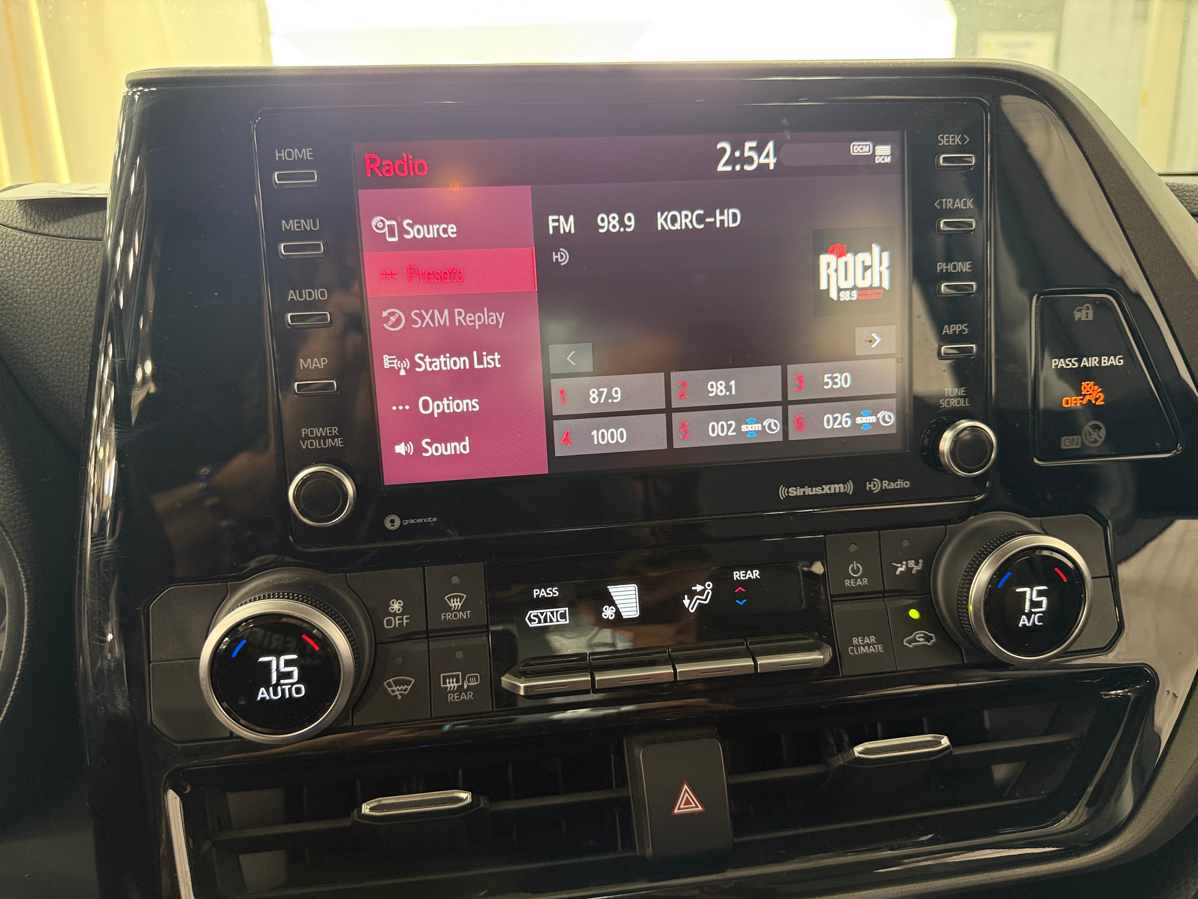2022 Toyota Highlander LE 4