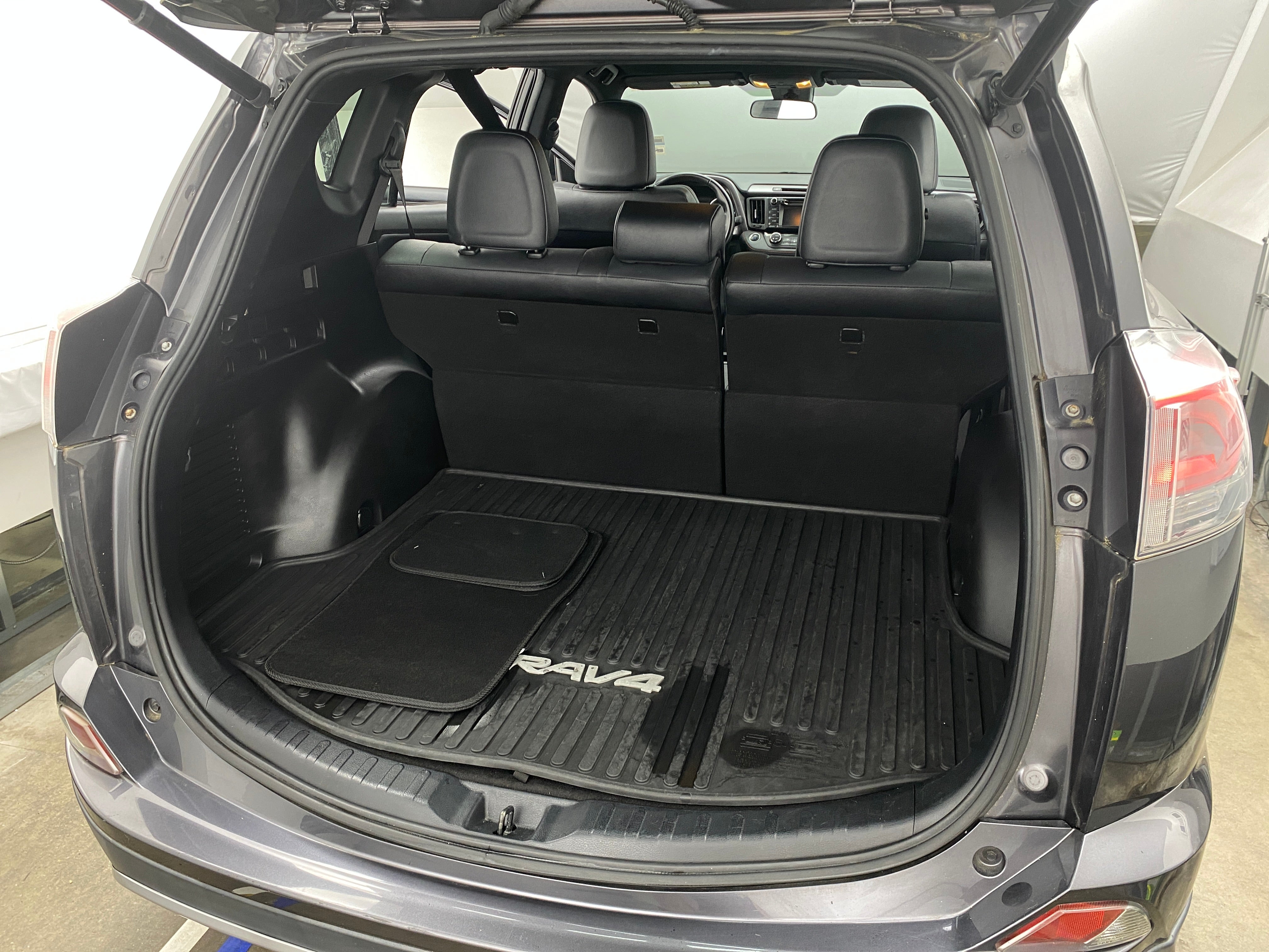 2017 Toyota RAV4 SE 6