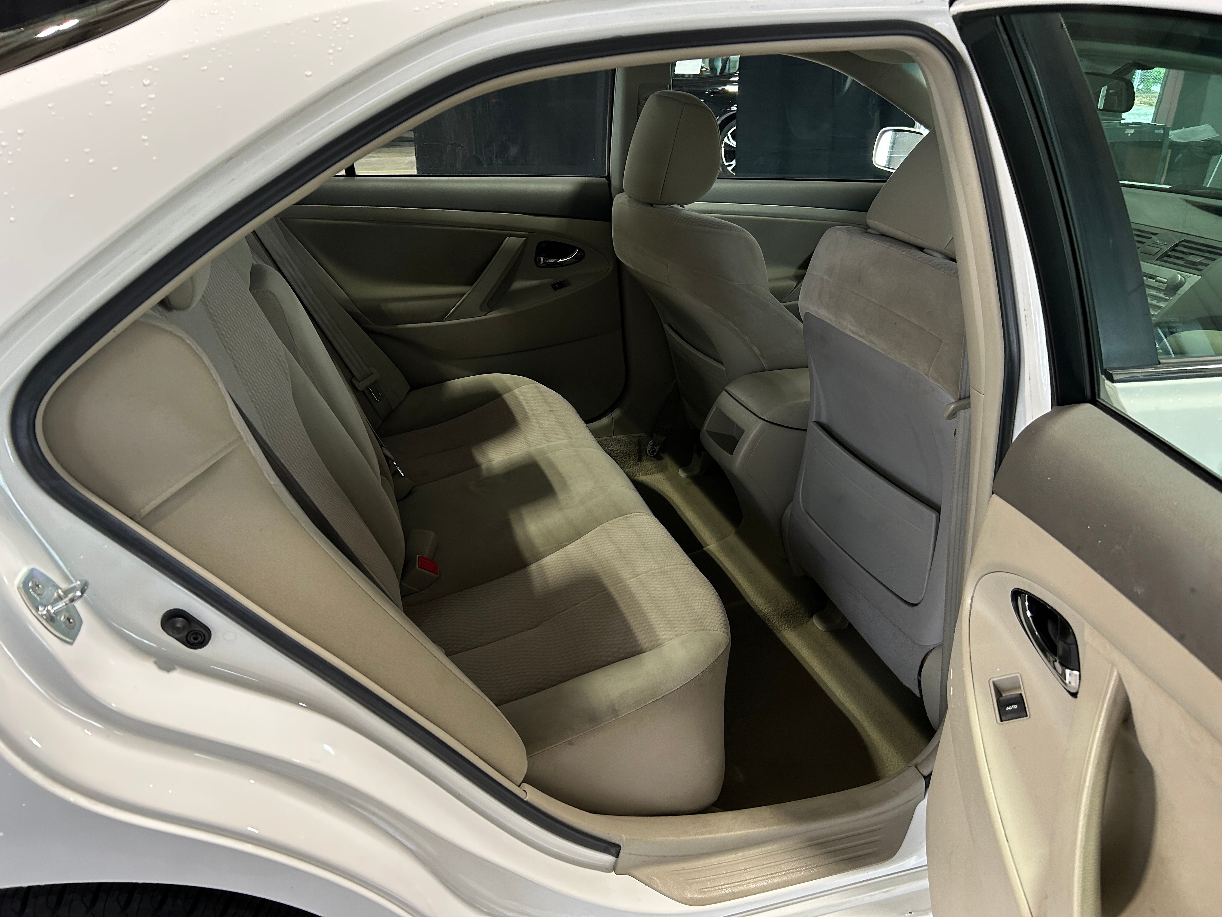 2011 Toyota Camry LE 6