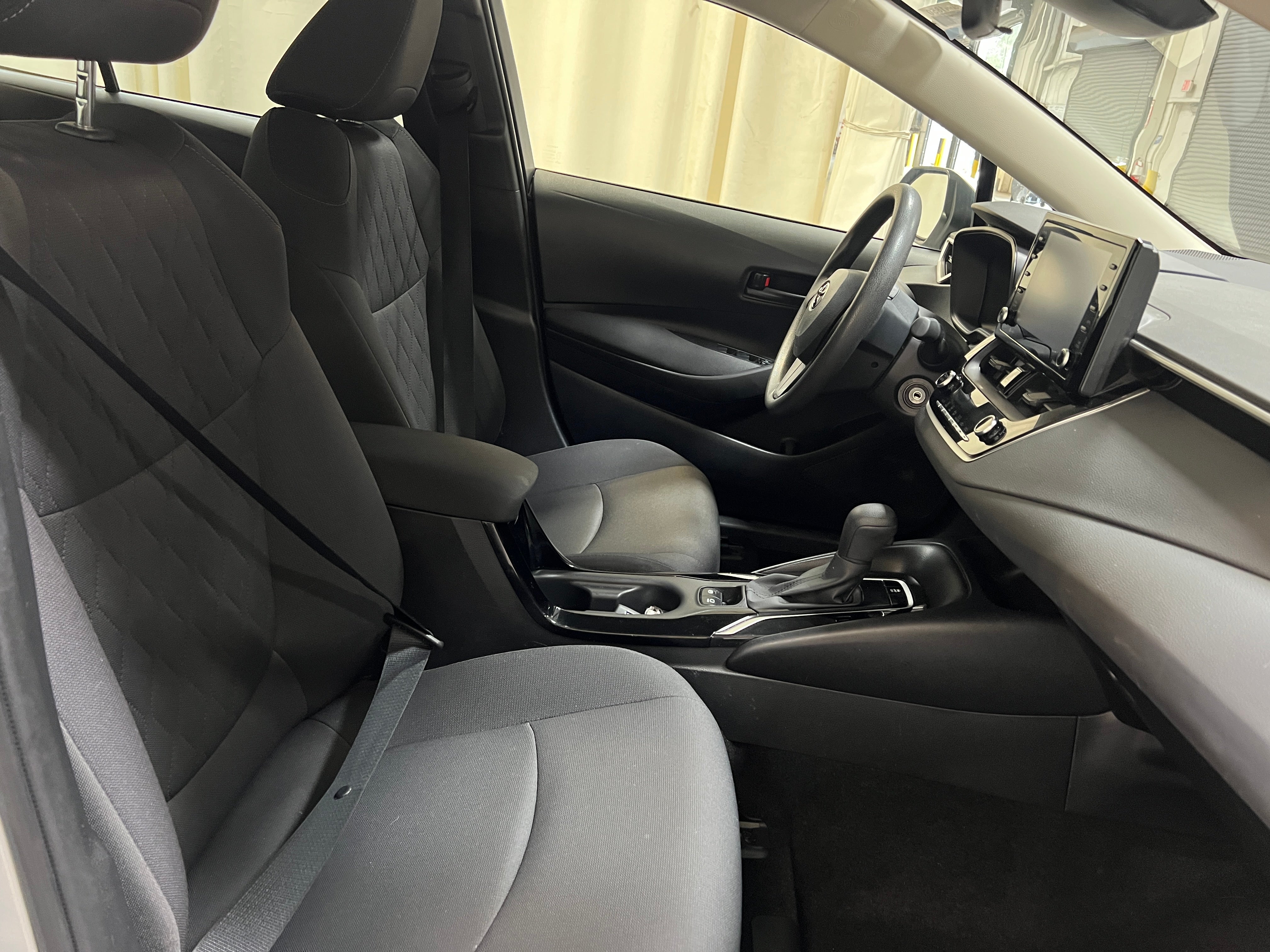 2022 Toyota Corolla LE 2