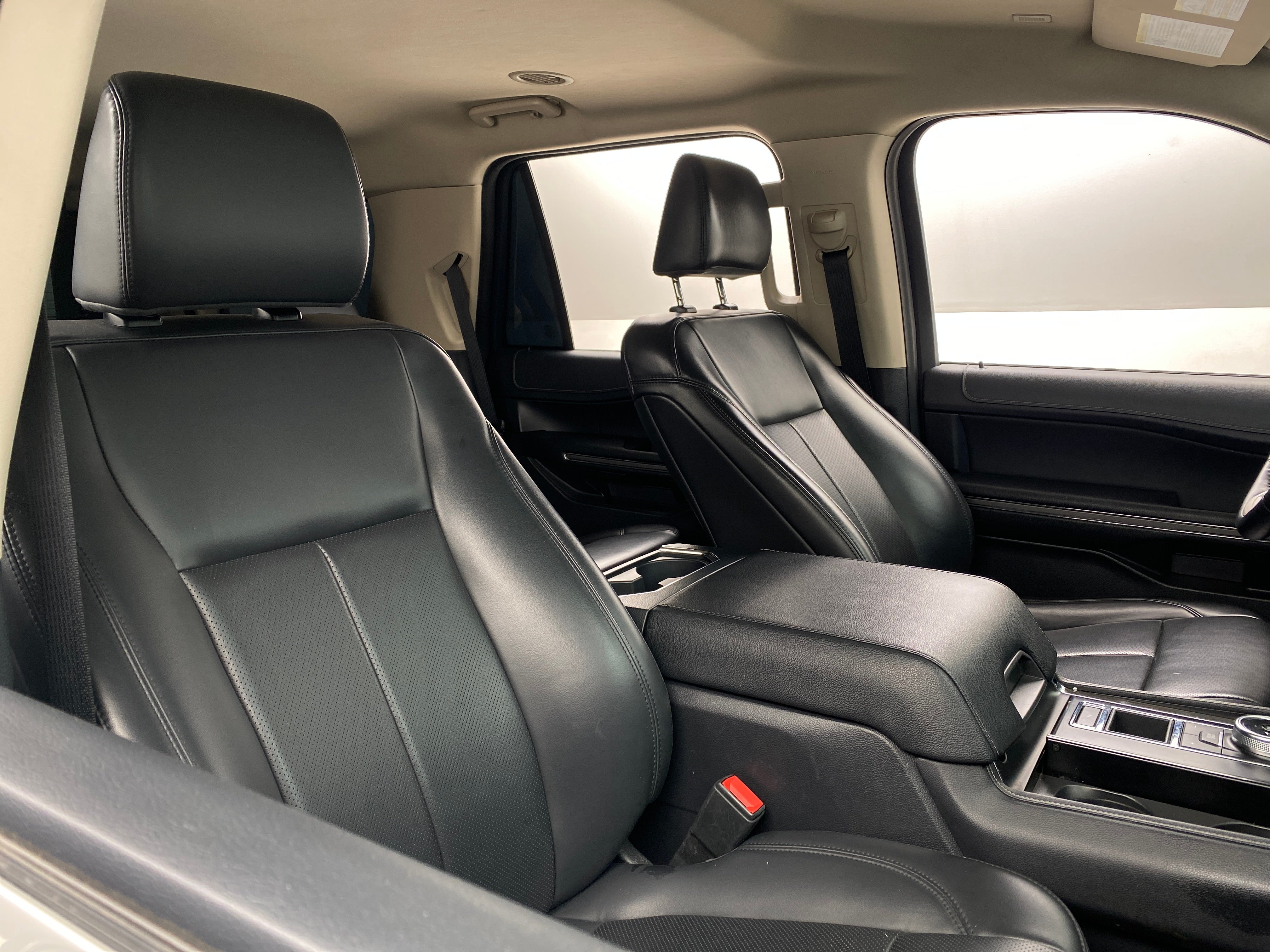 2022 Ford Expedition XLT 2