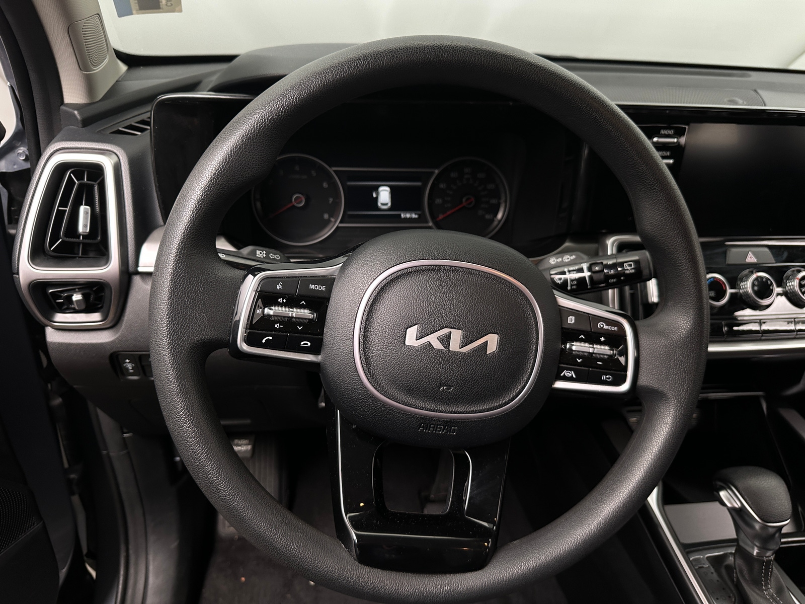 Thumbnail: 2023 Kia Sorento - 5