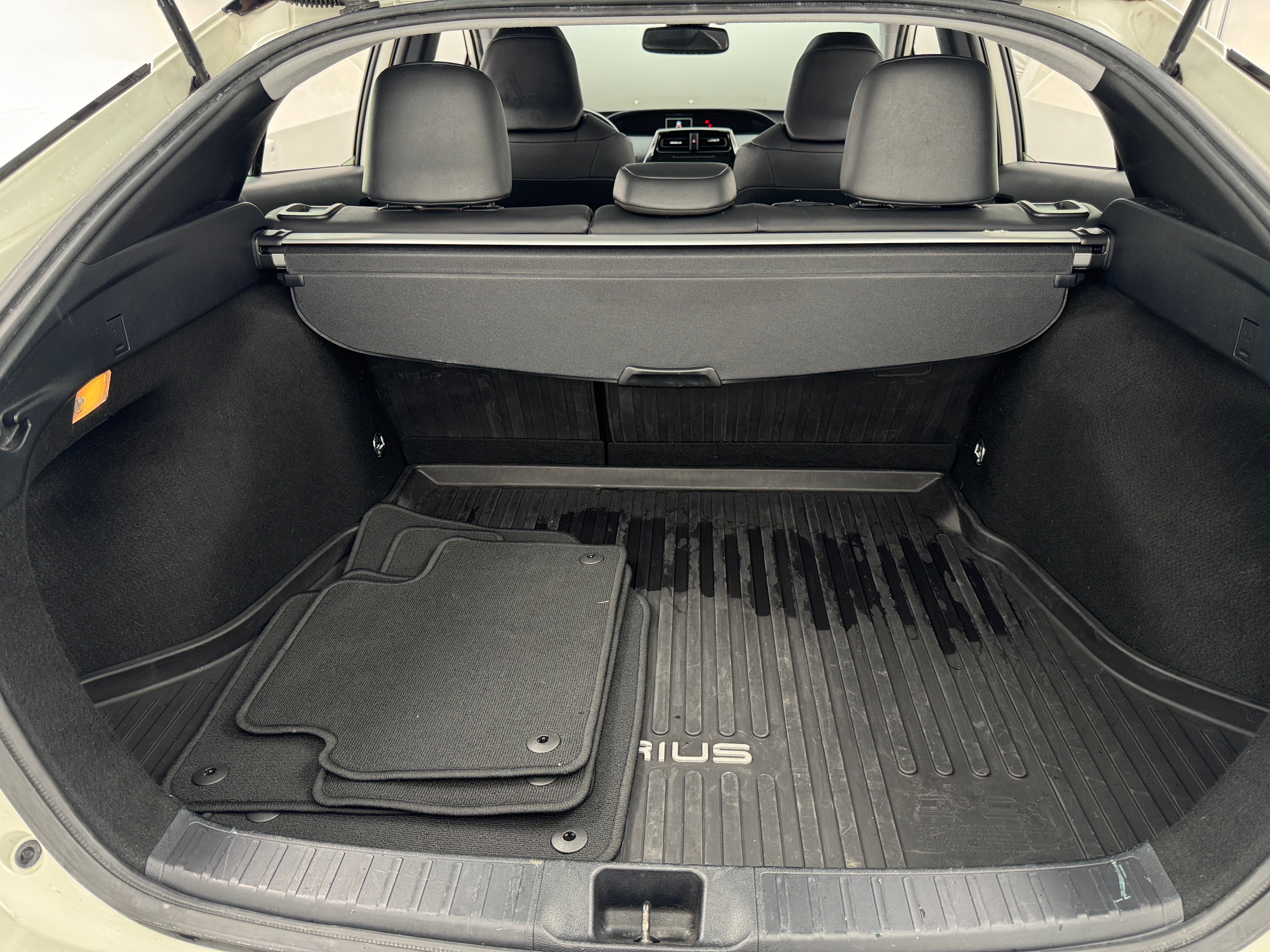 2019 Toyota Prius XLE 6