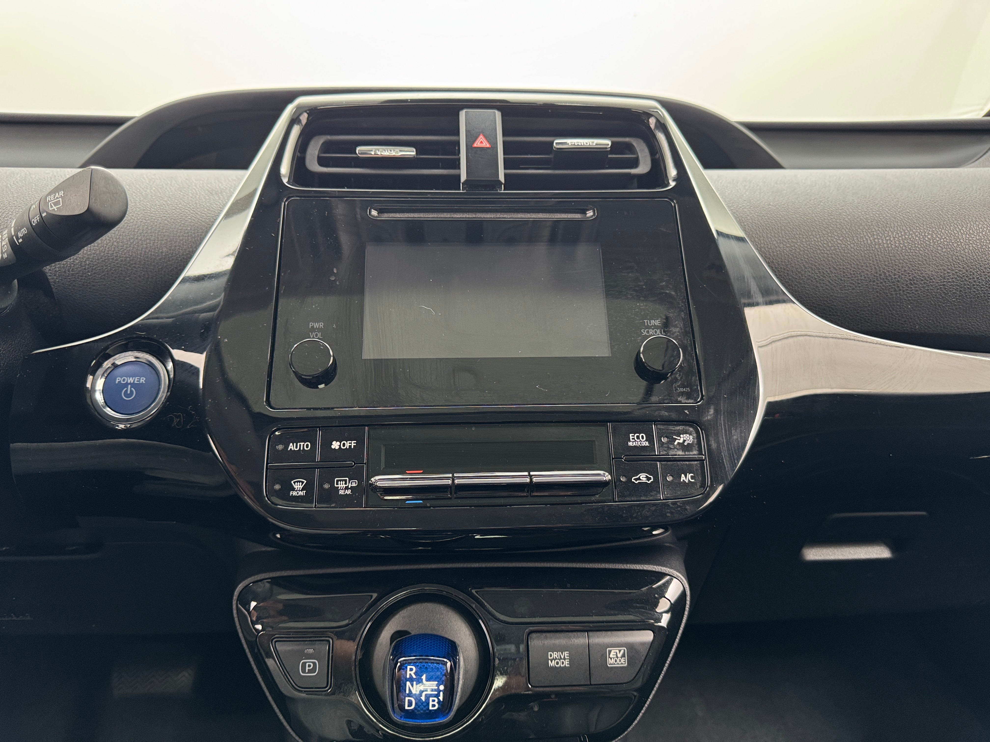 2019 Toyota Prius XLE 3