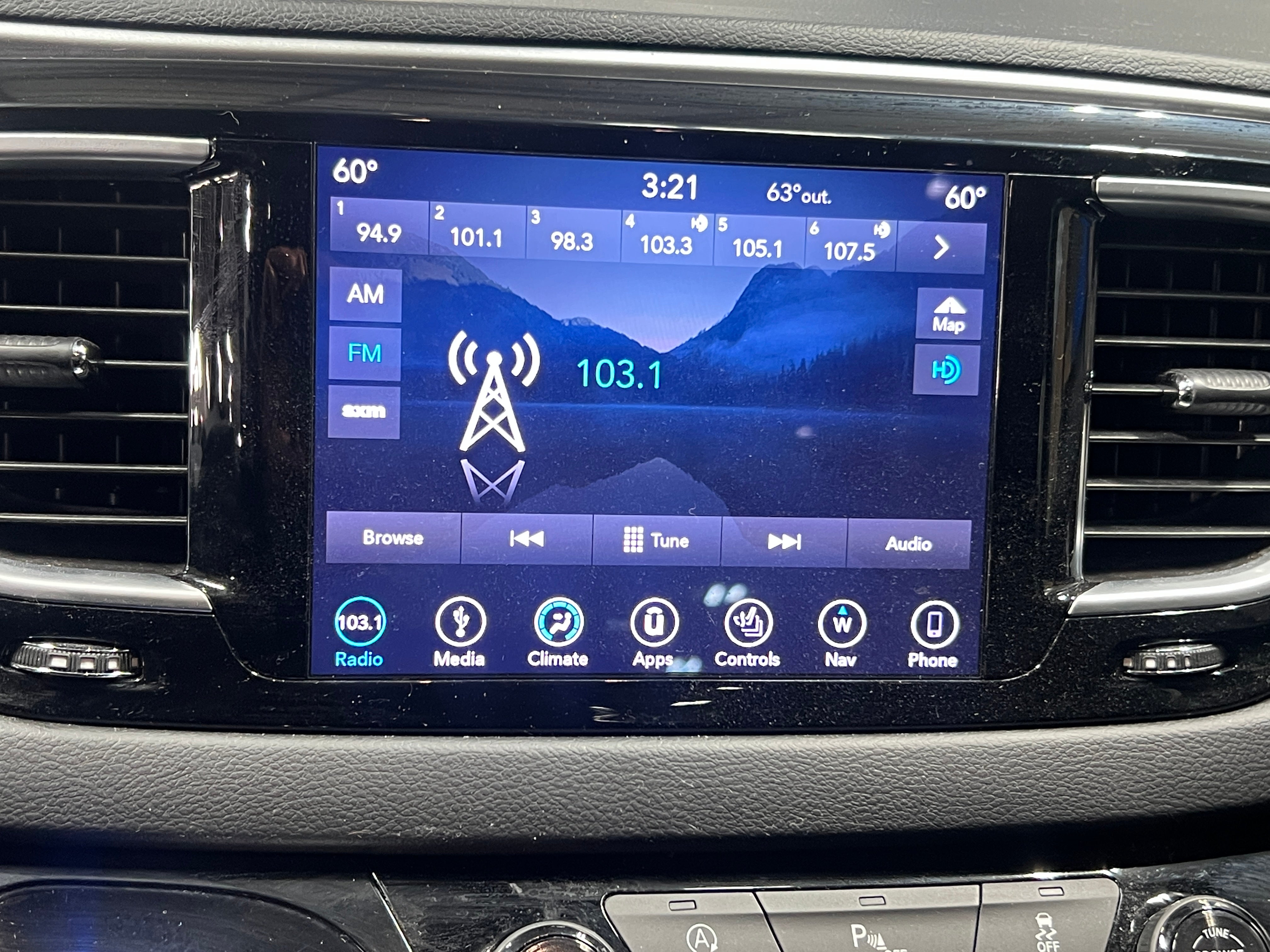 2018 Chrysler Pacifica  3