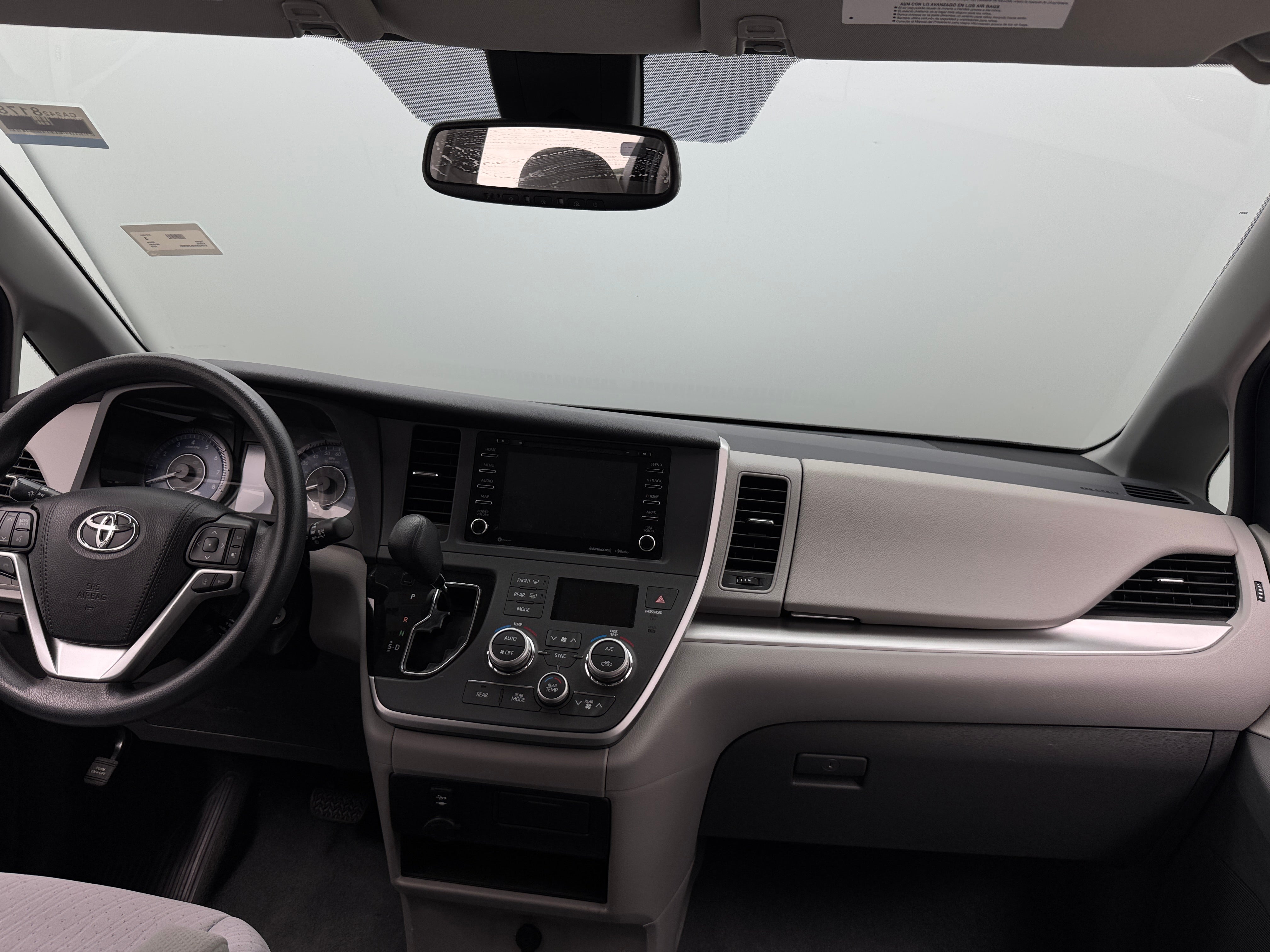 2020 Toyota Sienna LE 3