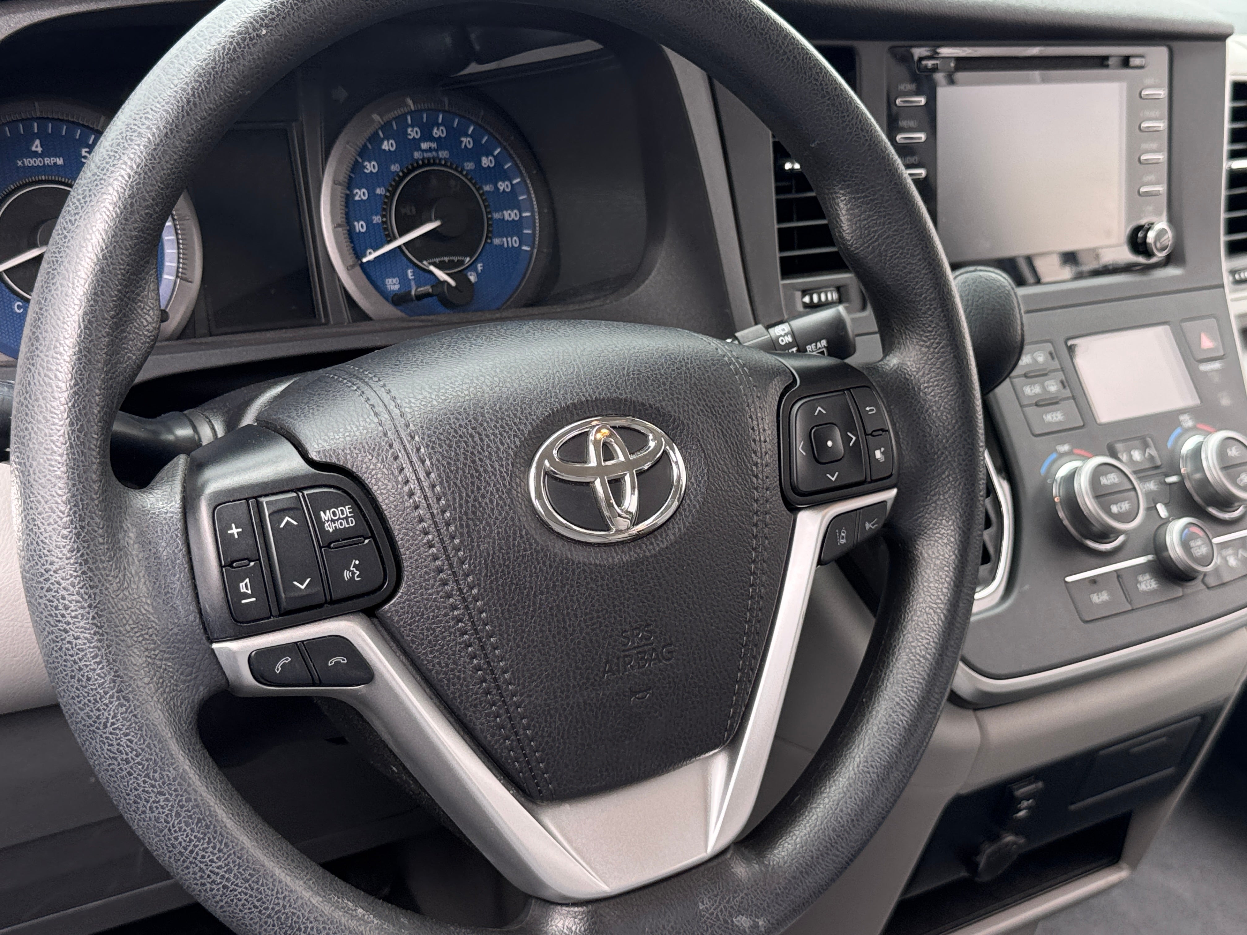 2020 Toyota Sienna LE 5