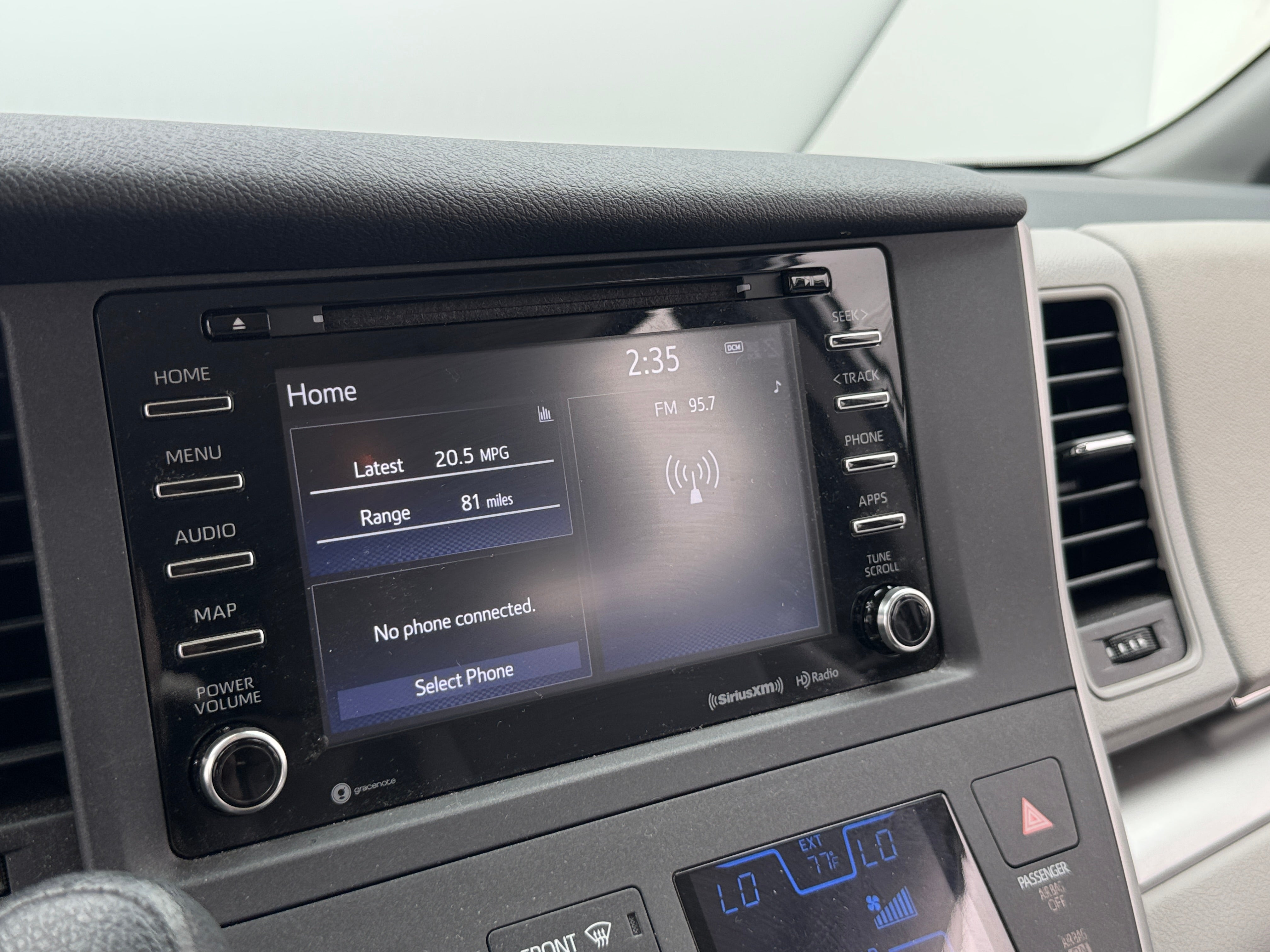 2020 Toyota Sienna LE 4
