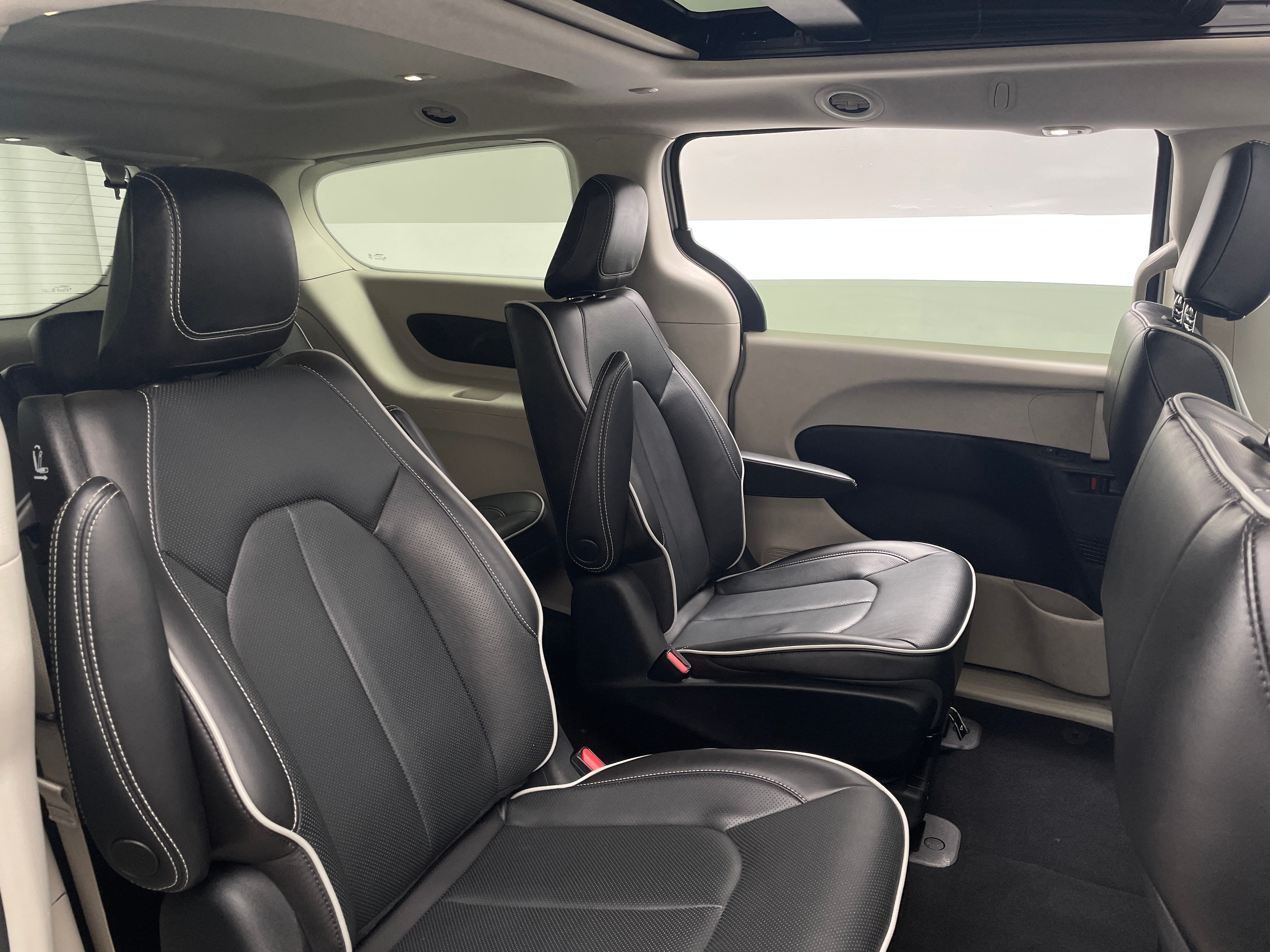 2023 Chrysler Pacifica Hybrid Limited 5
