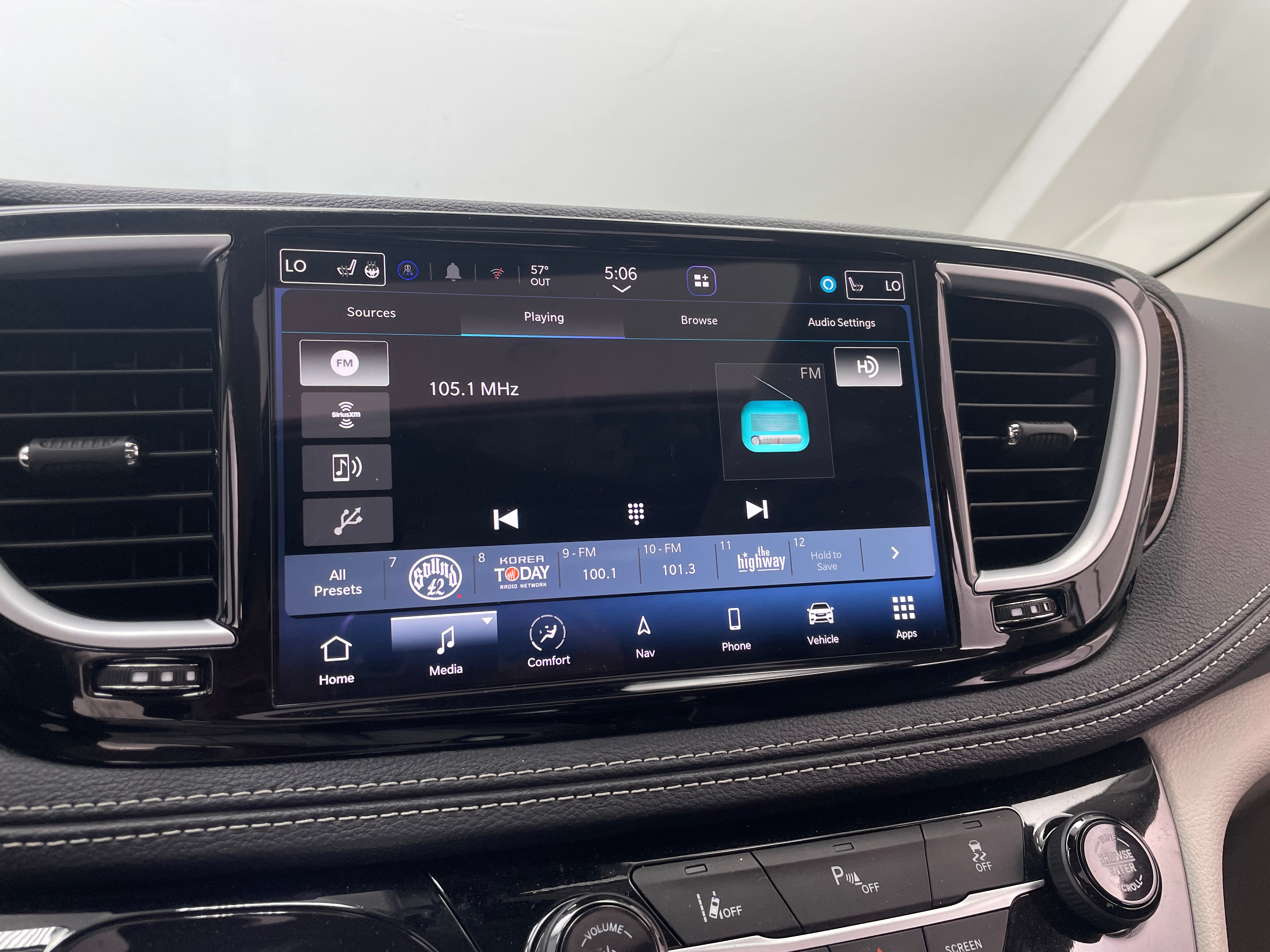 2023 Chrysler Pacifica Hybrid Limited 3