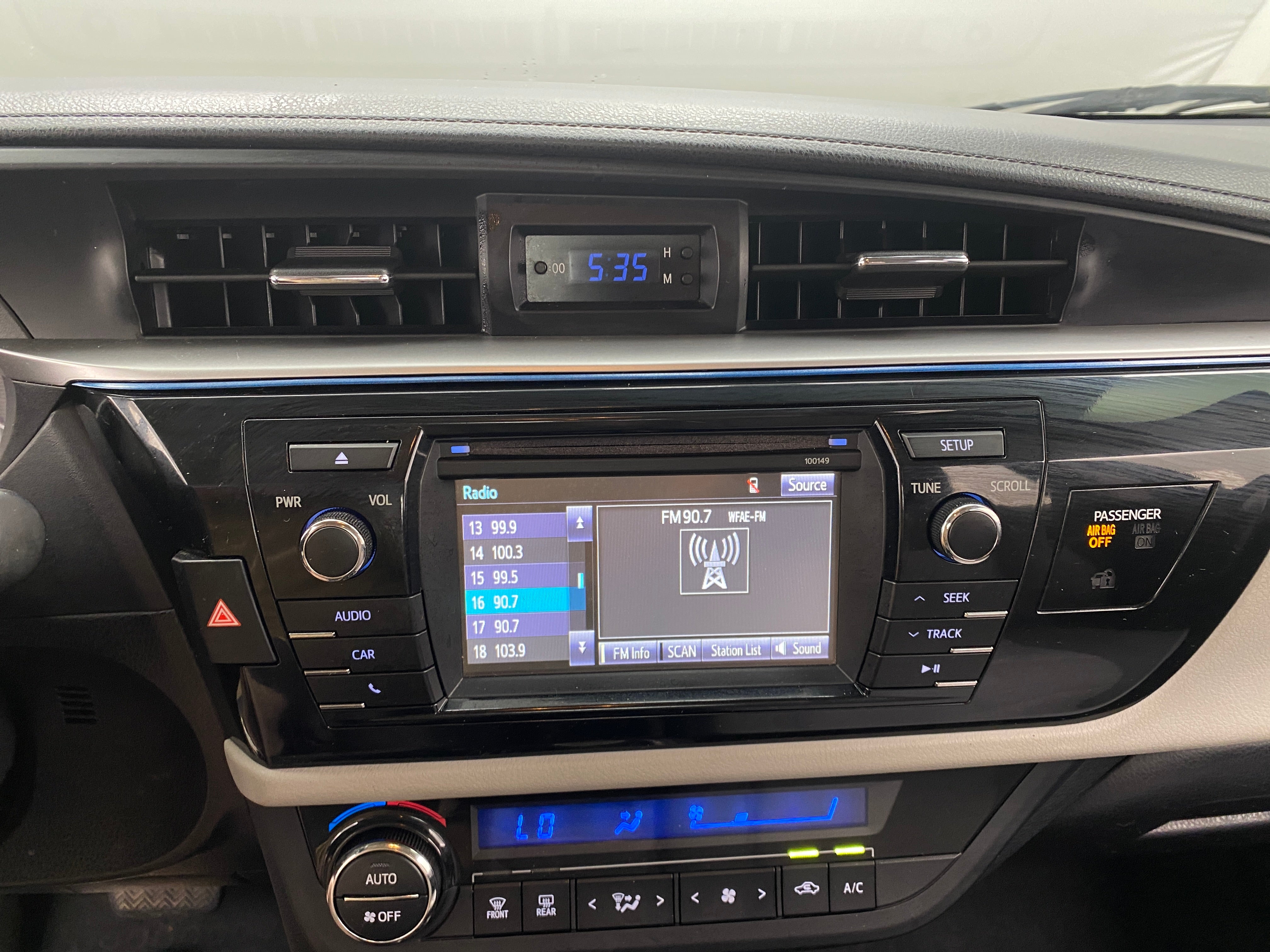2015 Toyota Corolla LE 4