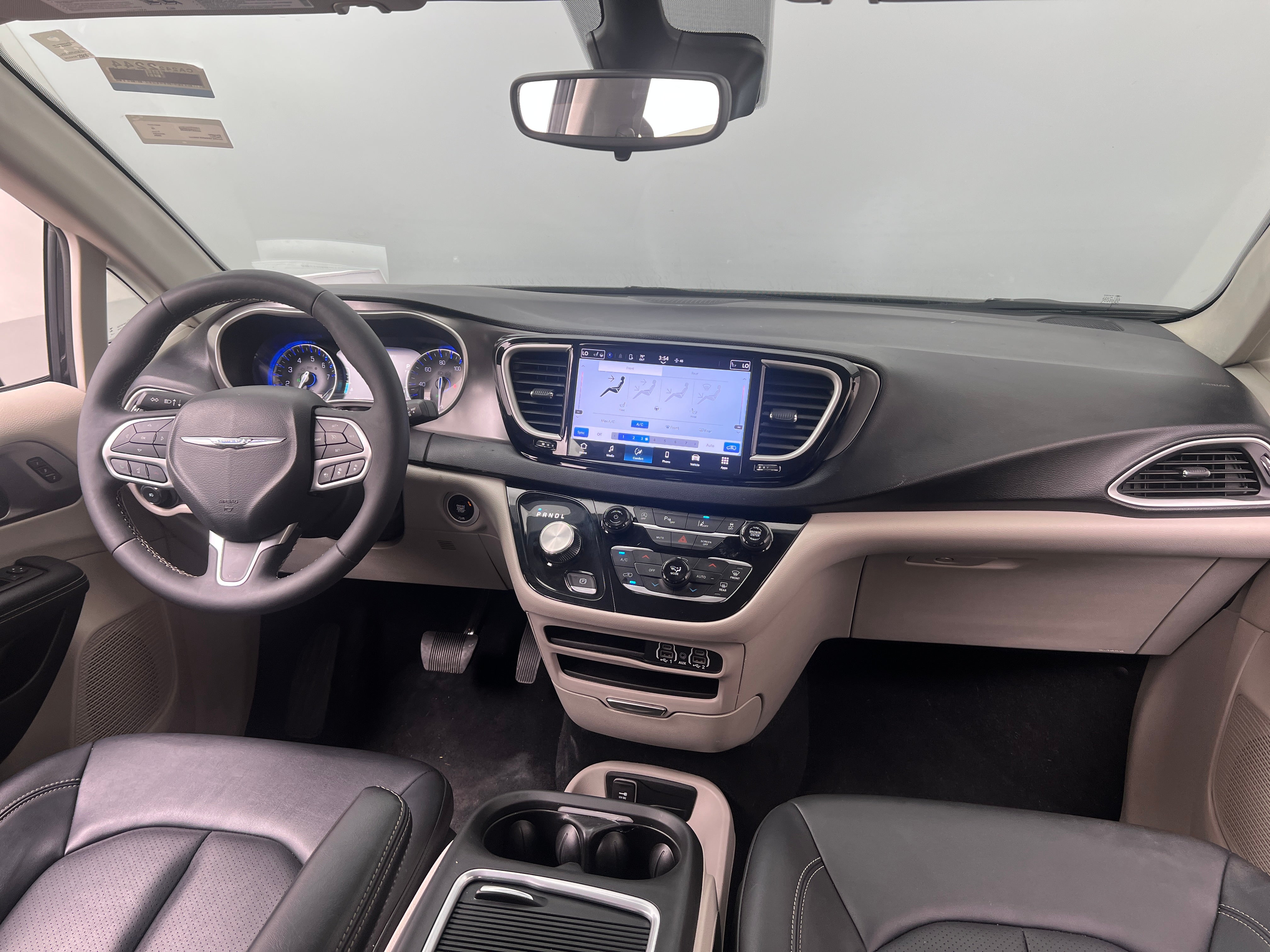 2024 Chrysler Pacifica Touring L 2
