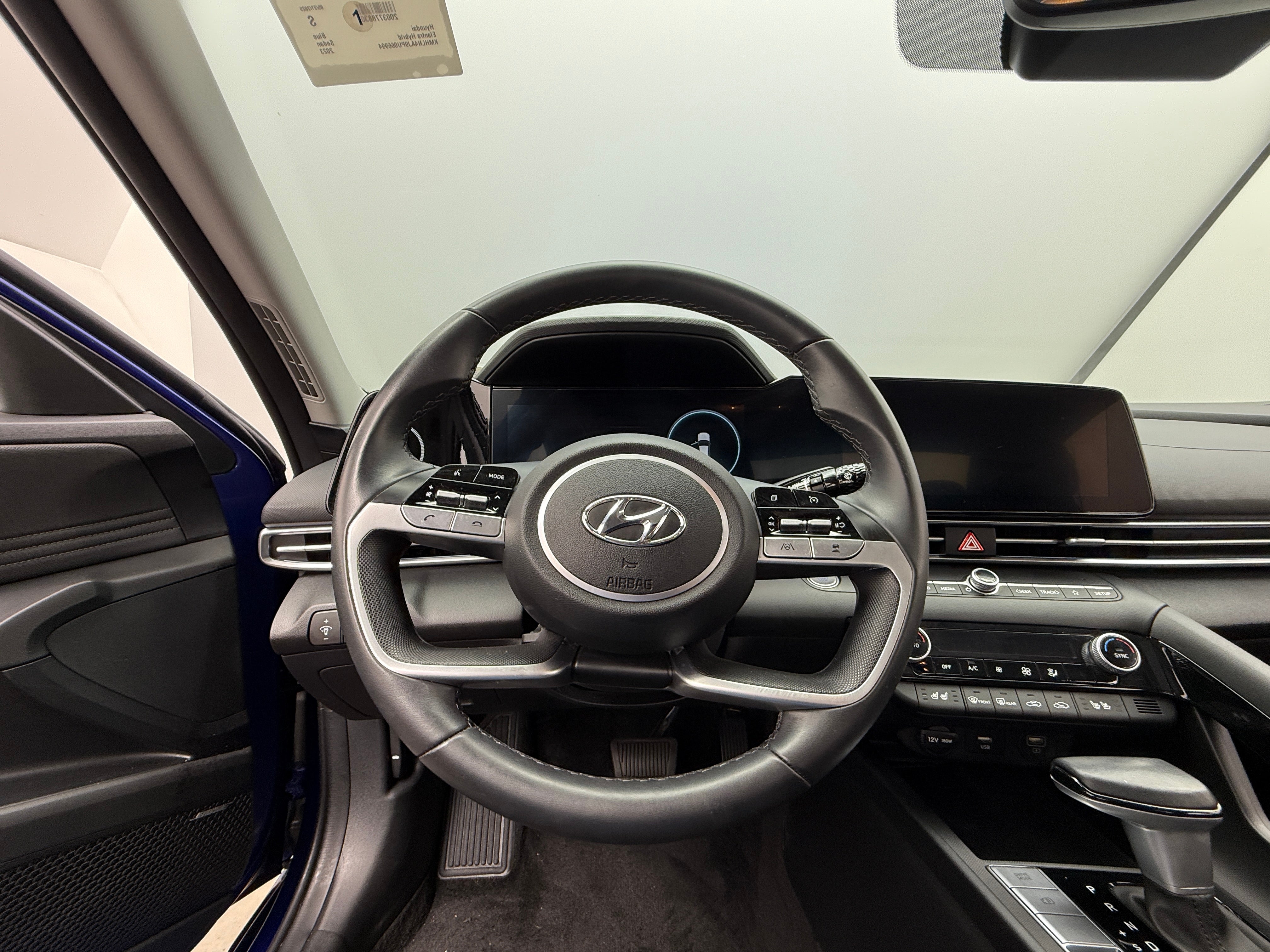2023 Hyundai Elantra Limited Edition 4