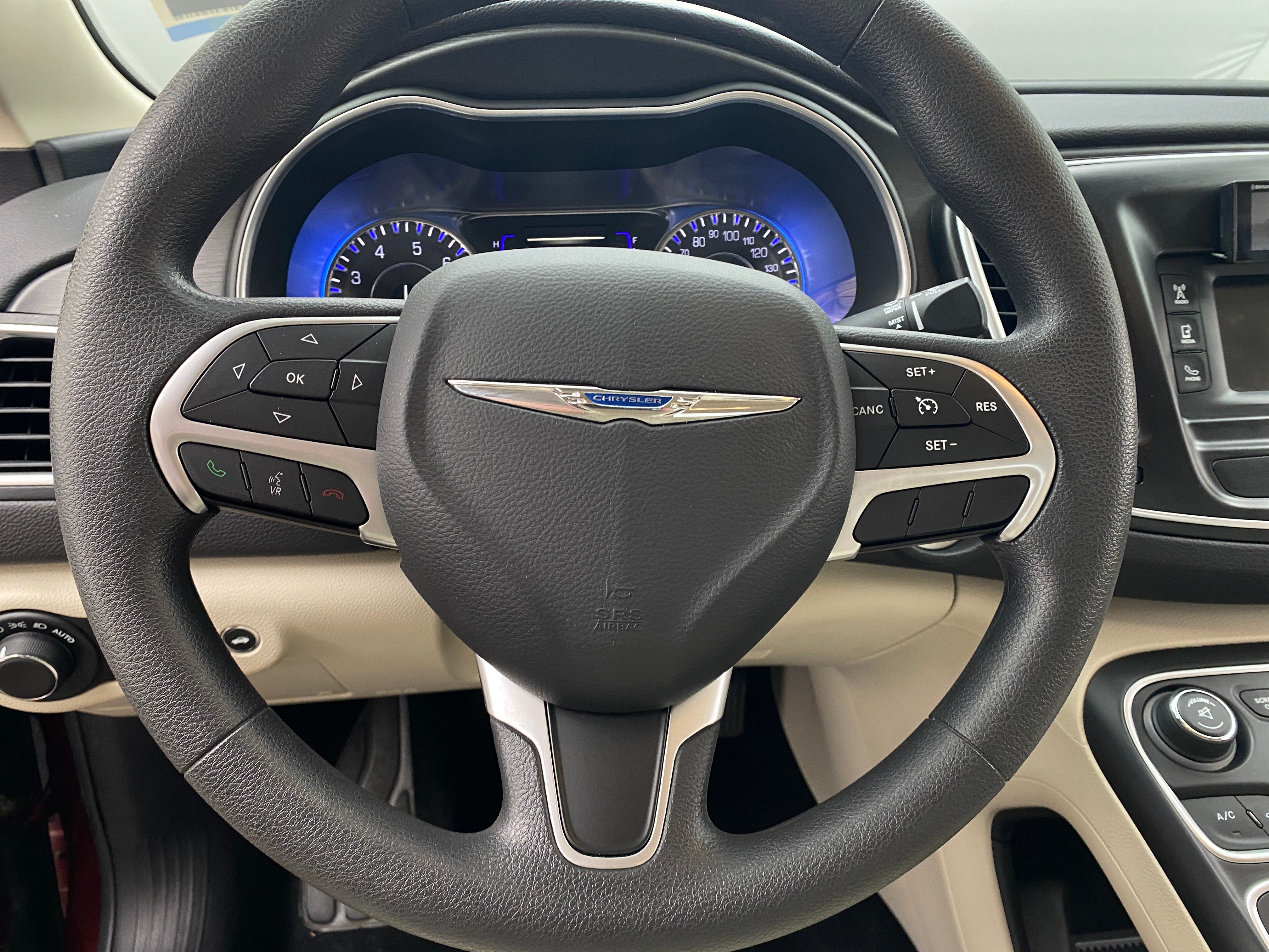 2016 Chrysler 200 Limited 5