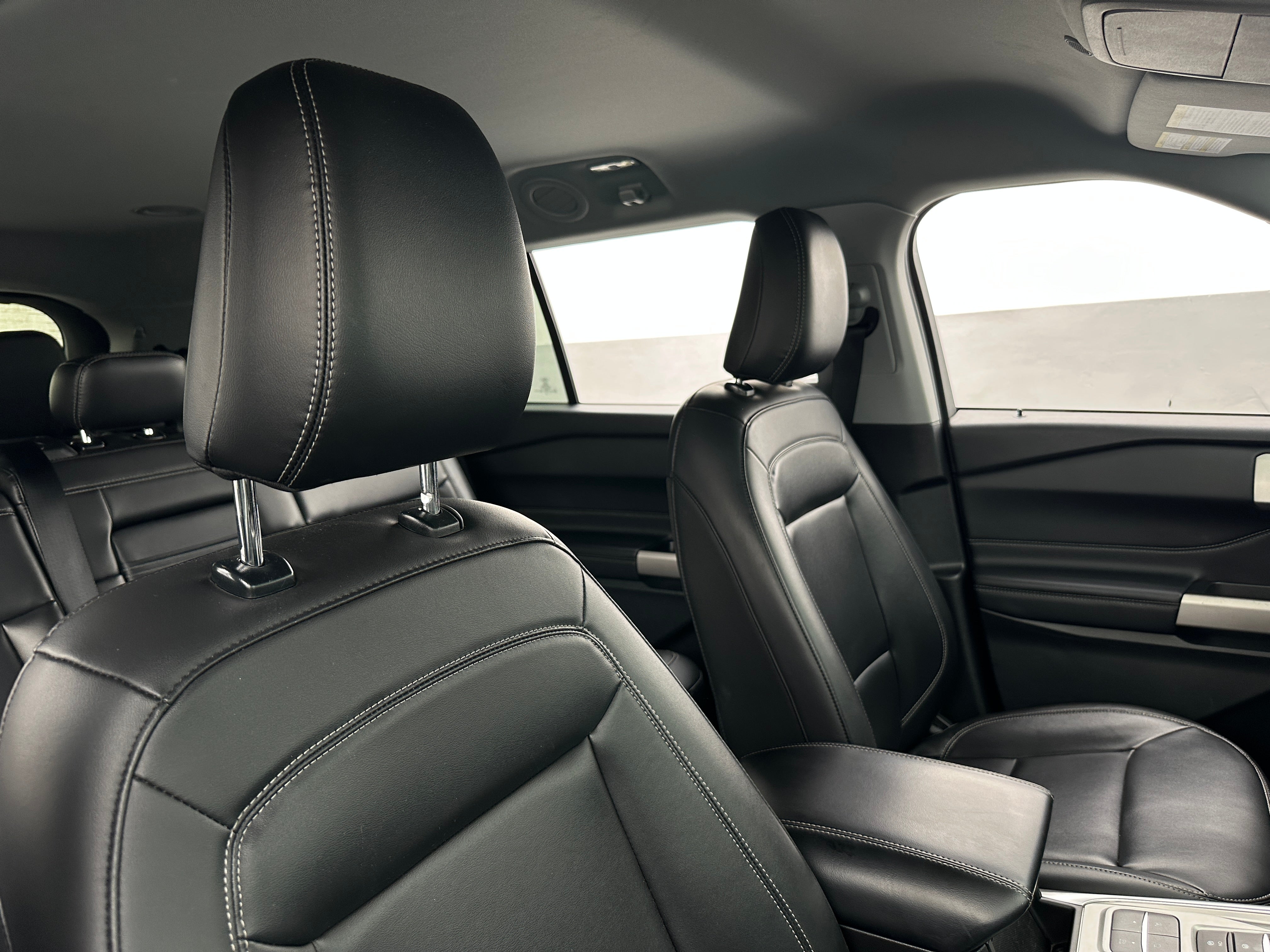 2024 Ford Explorer XLT 2