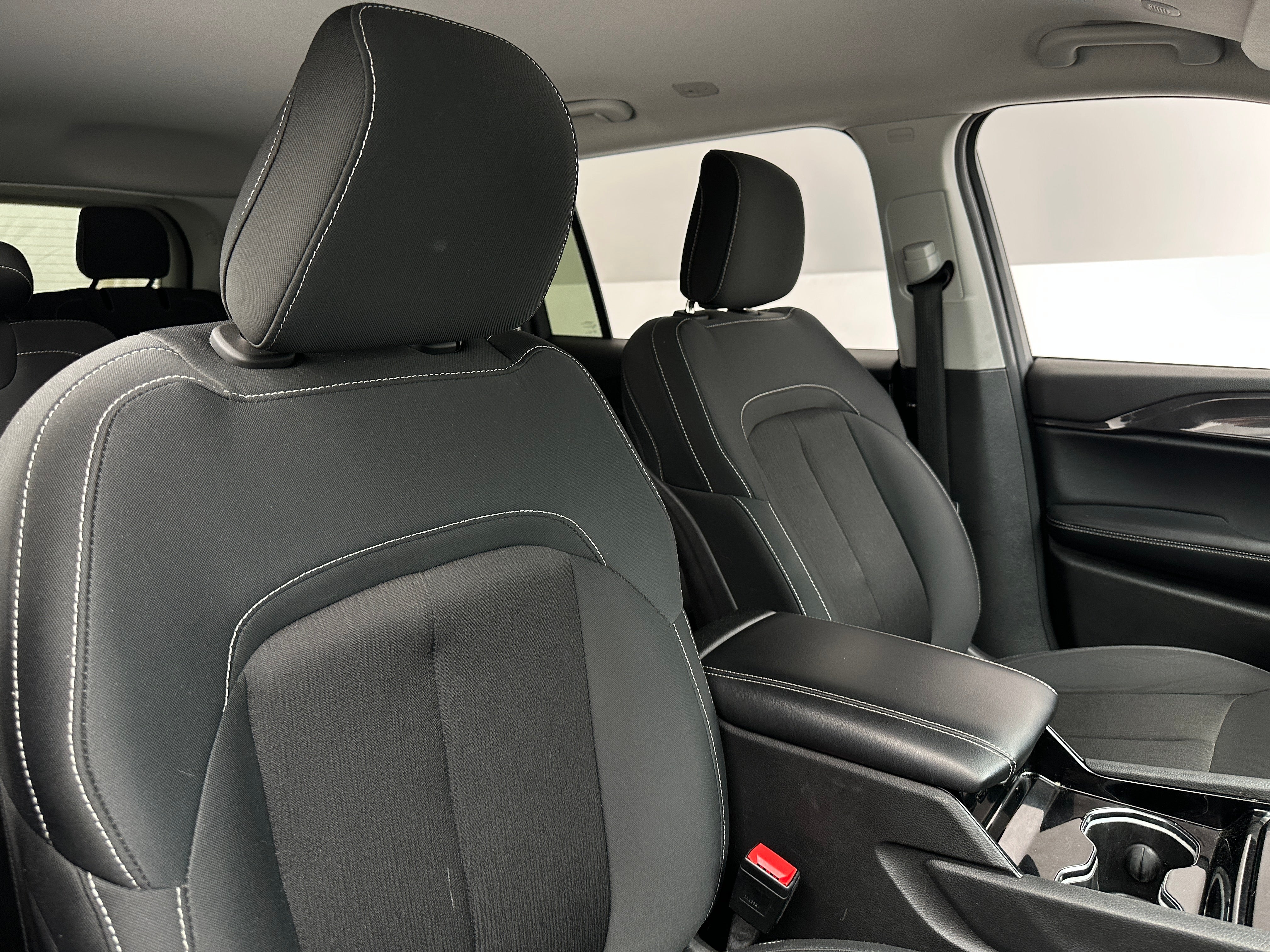 2022 Jeep Grand Cherokee L Laredo 2