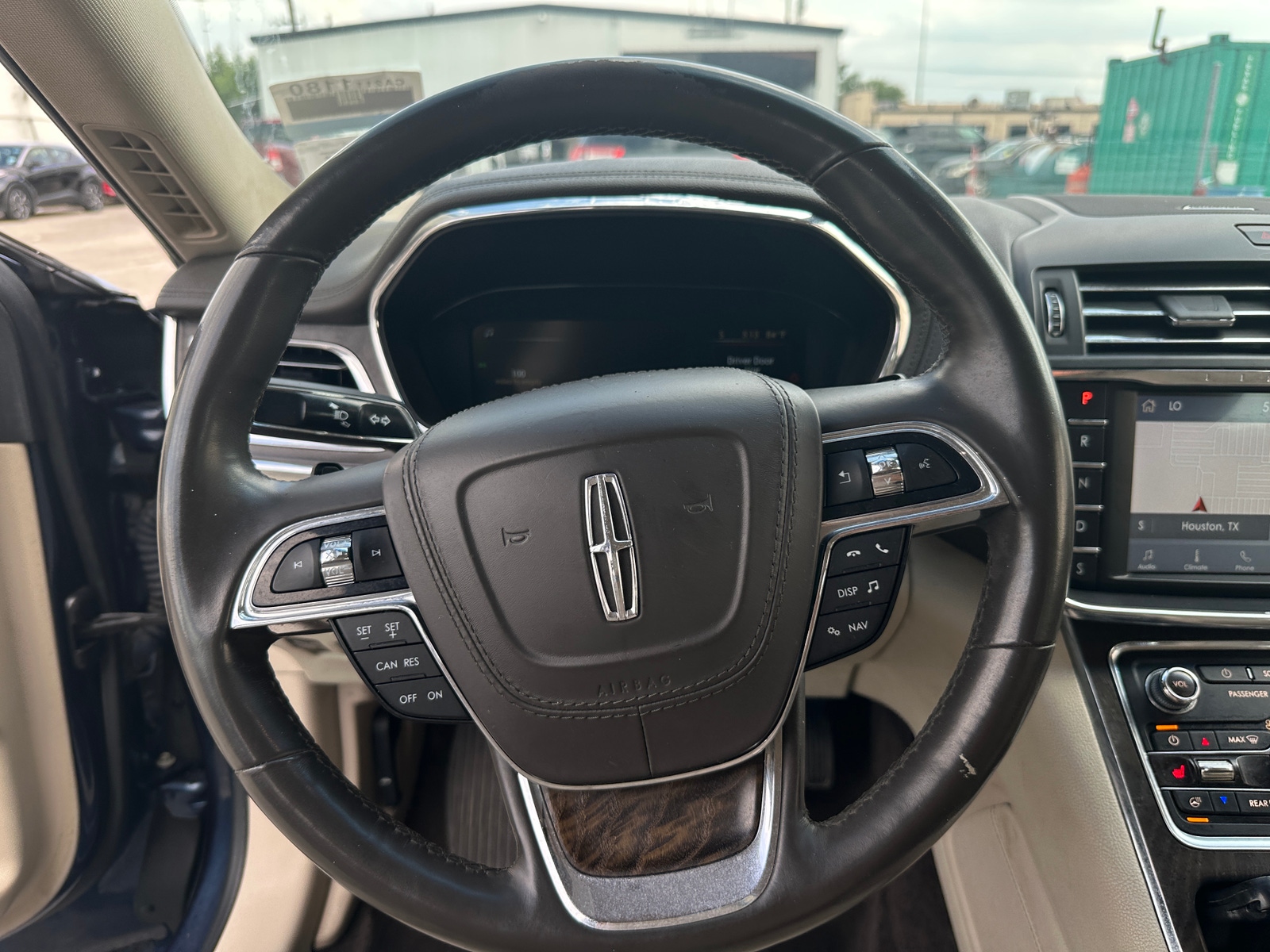 Thumbnail: 2017 Lincoln Continental - 4