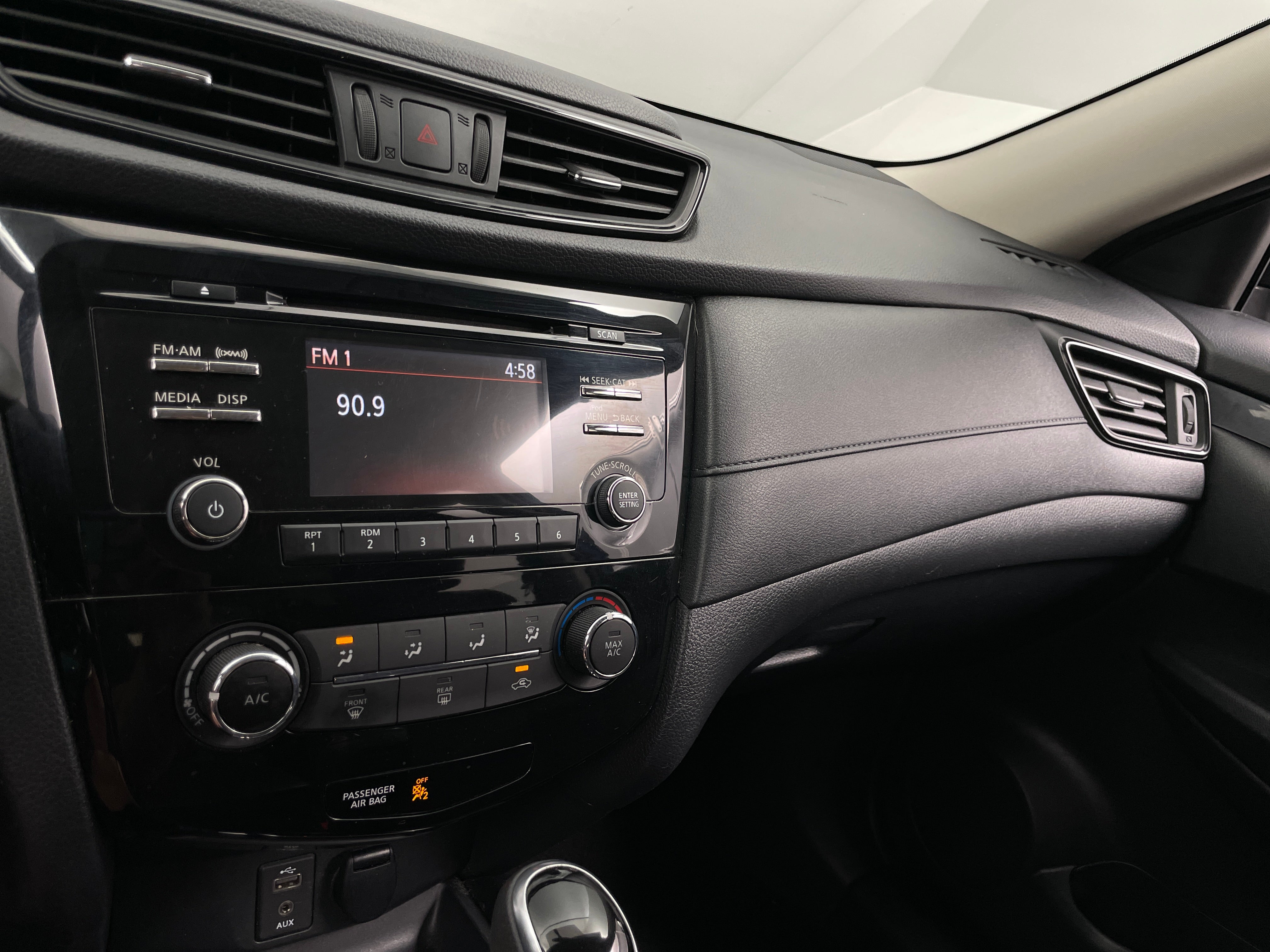 2017 Nissan Rogue S 4