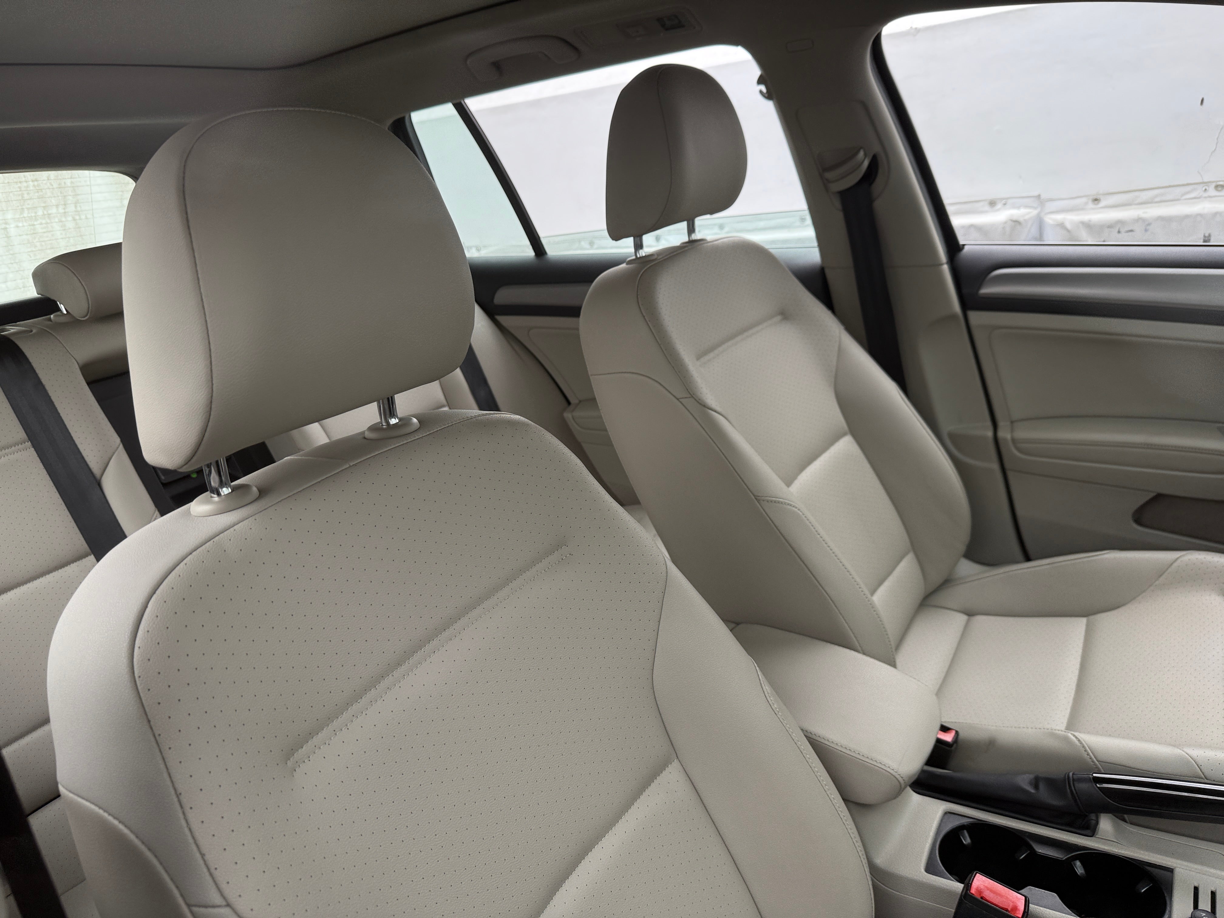 2016 Volkswagen e-Golf SE 2