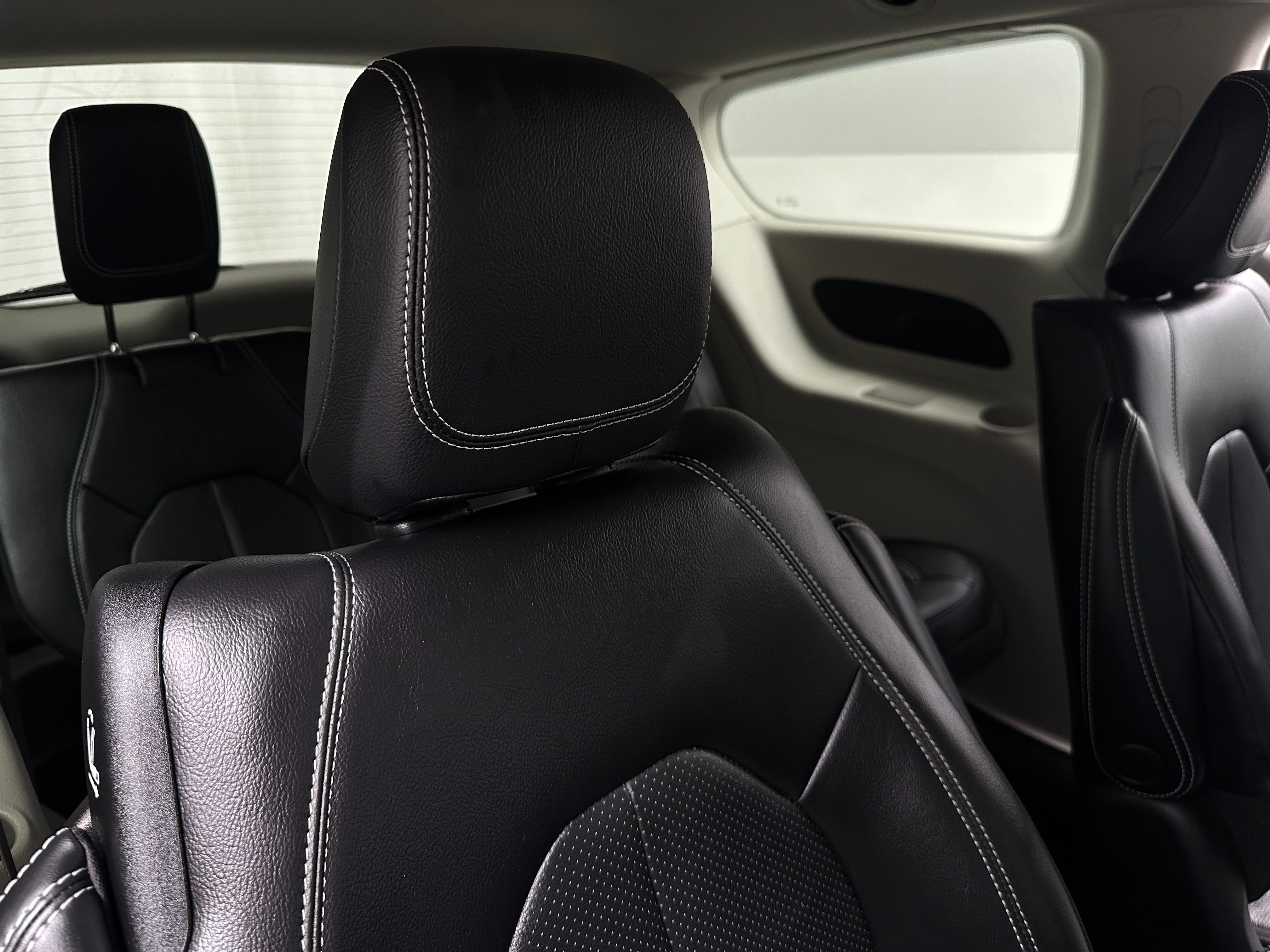 2022 Chrysler Pacifica Hybrid Touring L 5