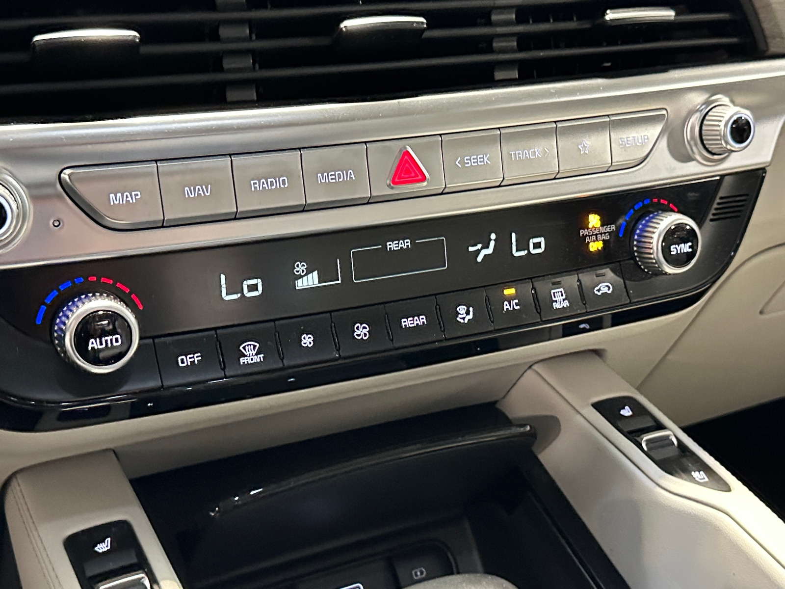 Thumbnail: 2020 Kia Telluride - 3