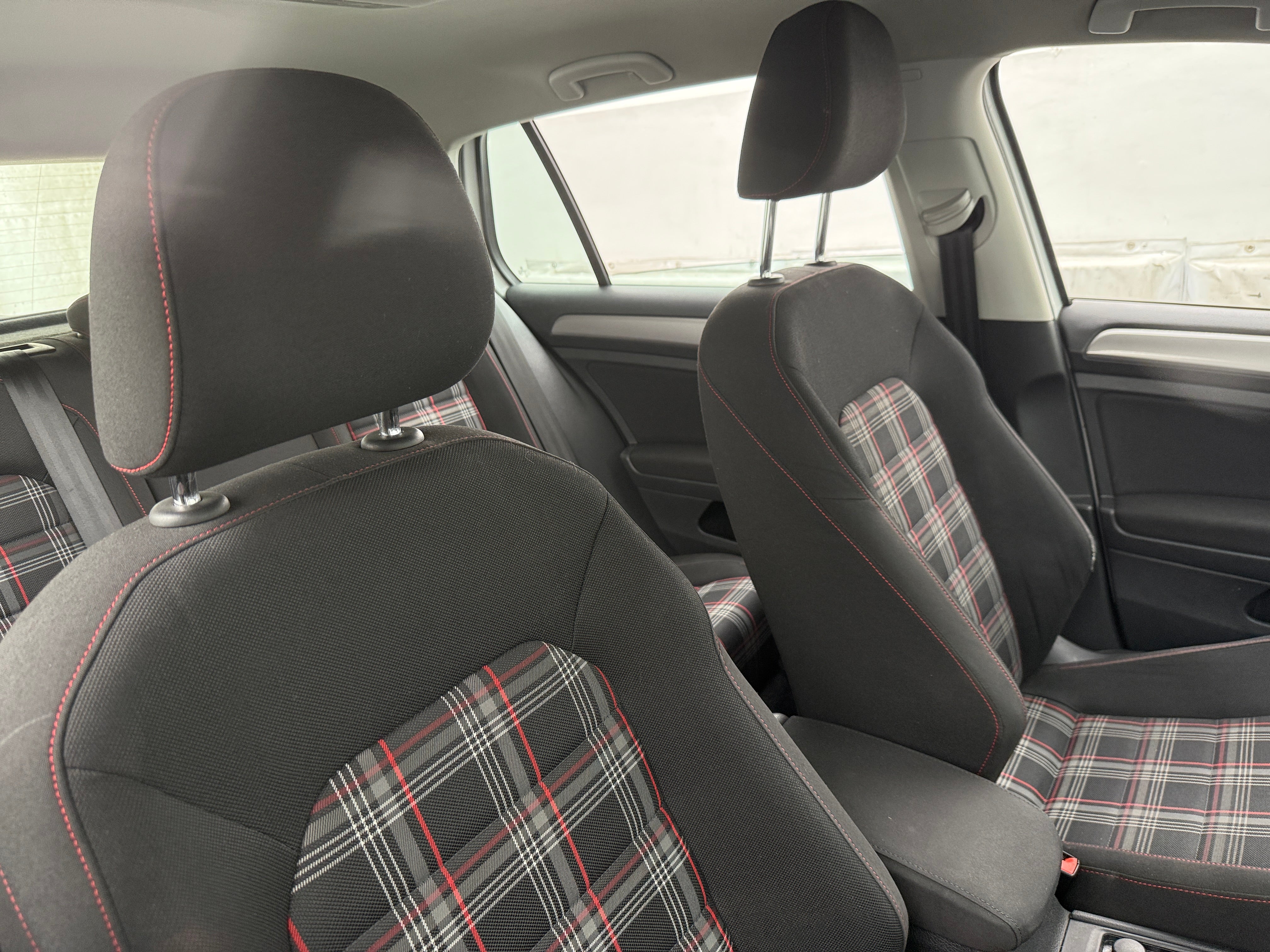 2016 Volkswagen e-Golf SE 2