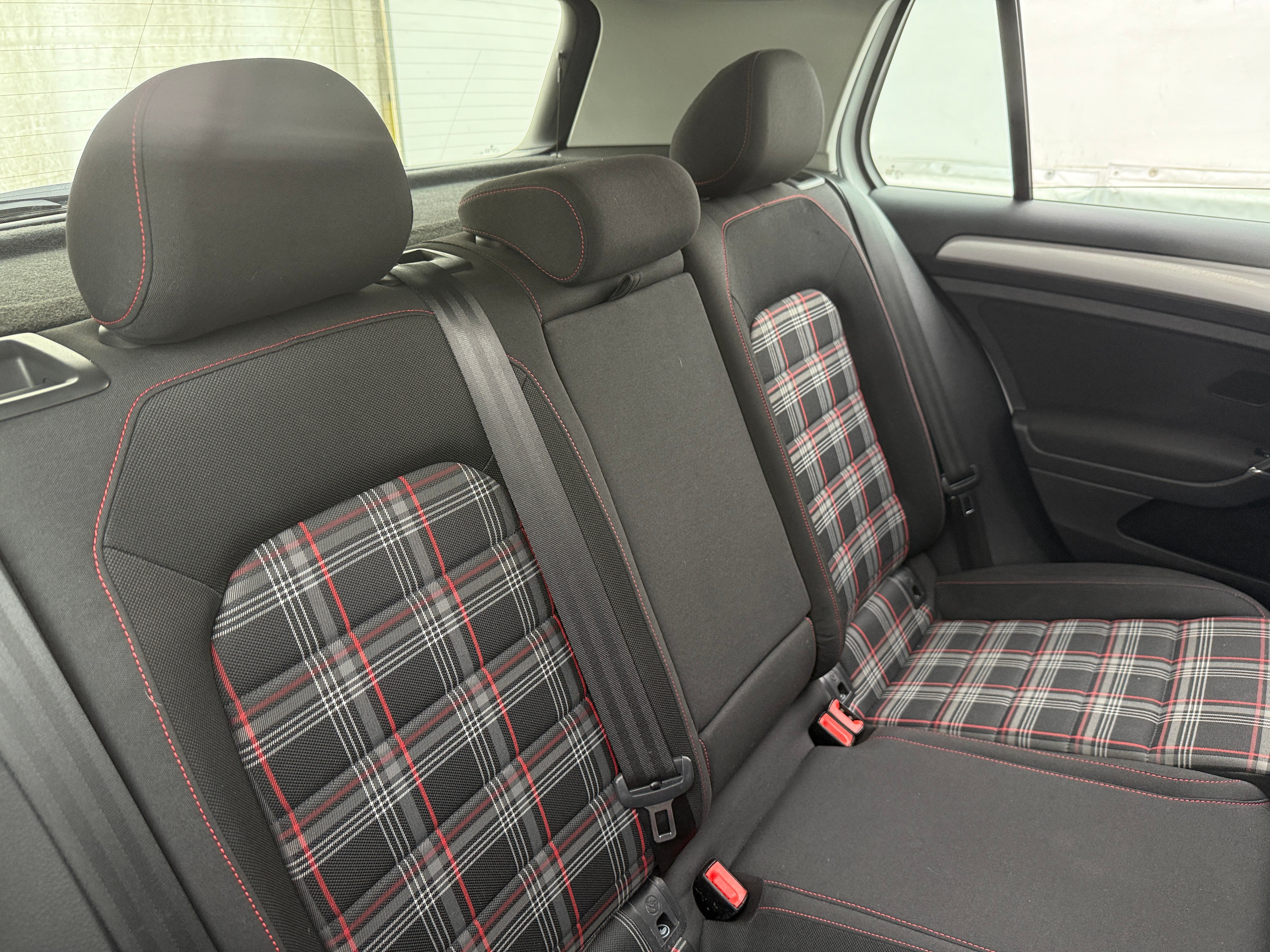 2016 Volkswagen e-Golf SE 6