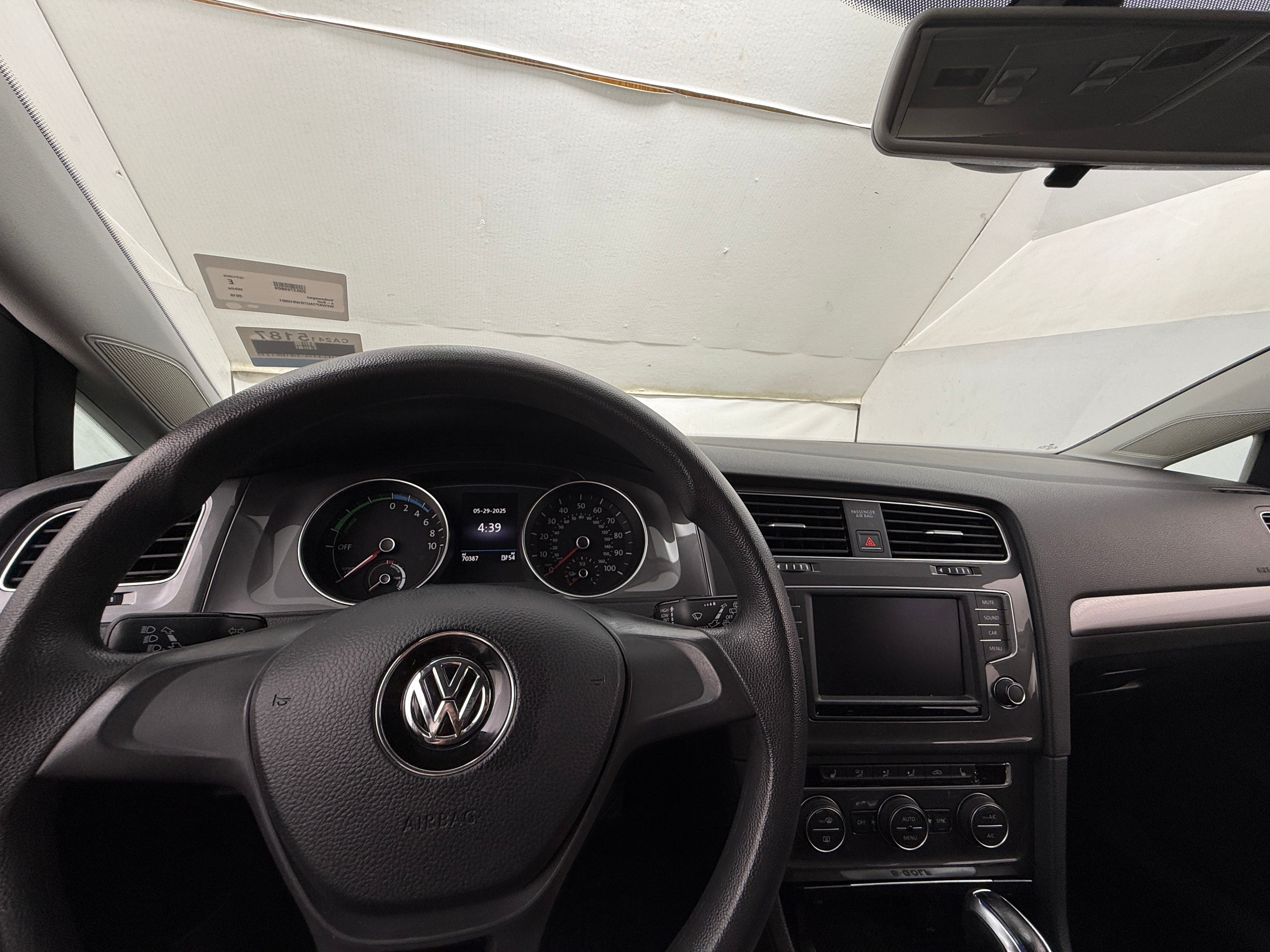 2016 Volkswagen e-Golf SE 3