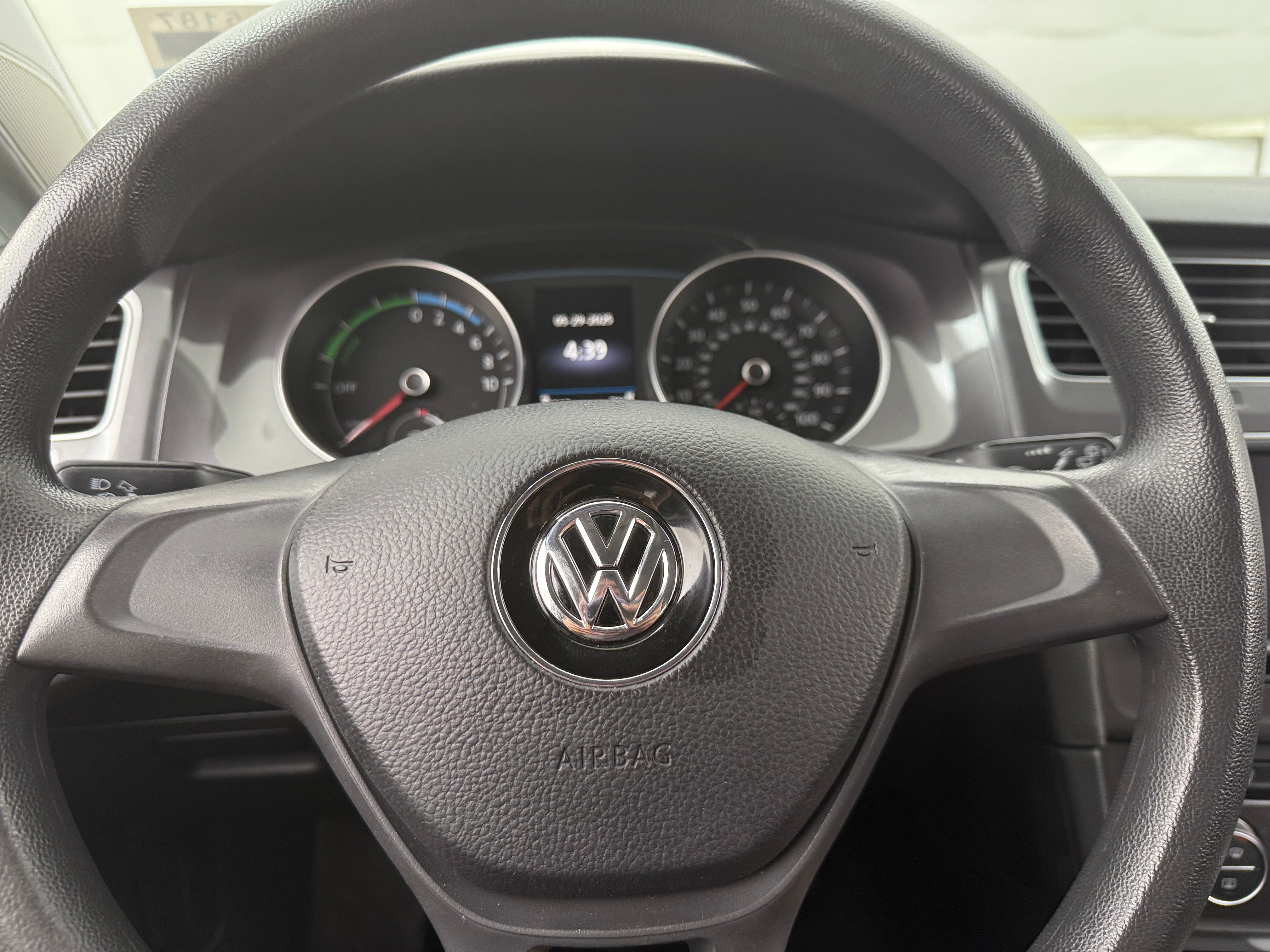 2016 Volkswagen e-Golf SE 5