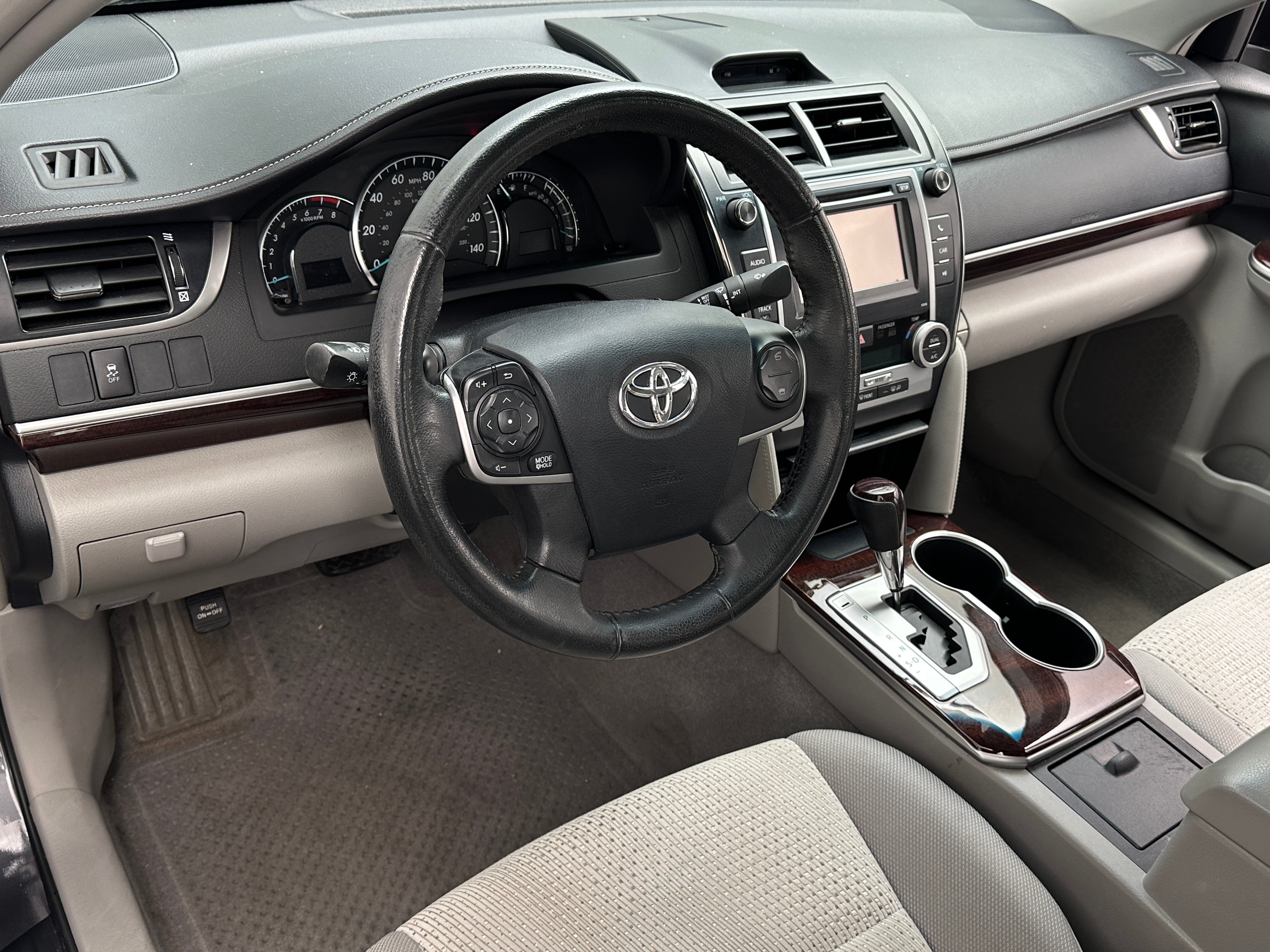 2013 Toyota Camry XLE 3
