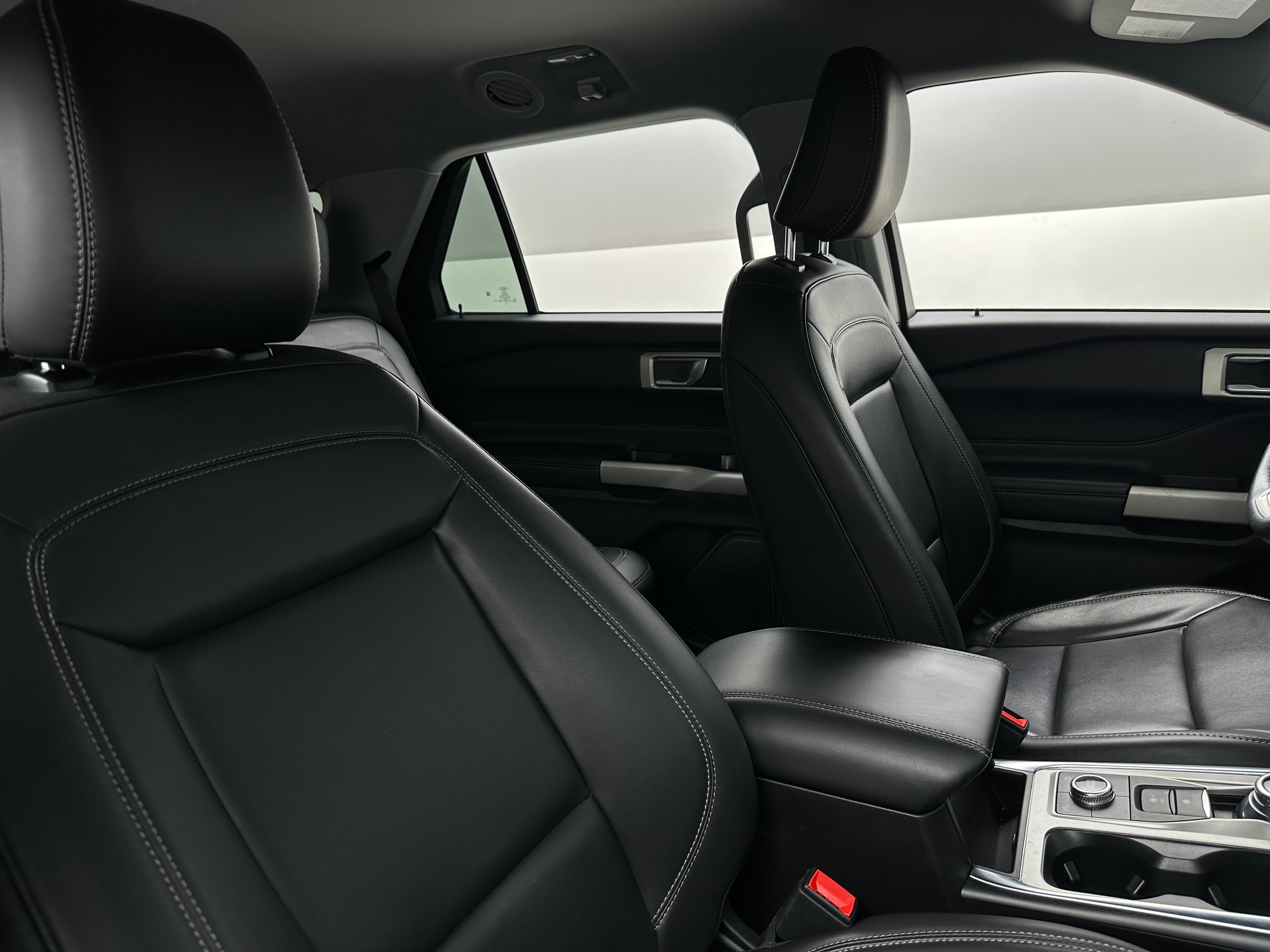 2022 Ford Explorer XLT 2