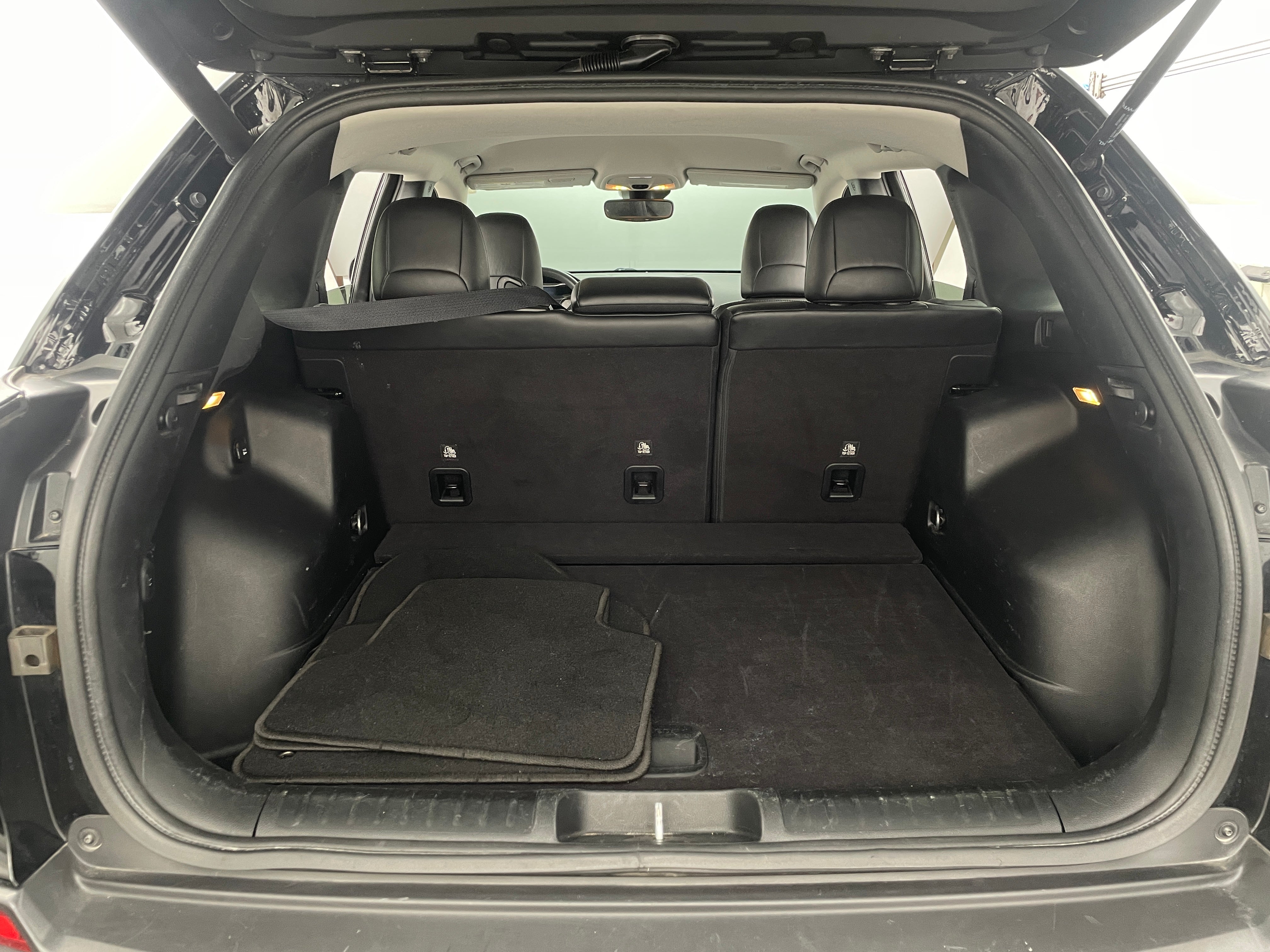 2023 Jeep Cherokee Altitude Lux 6