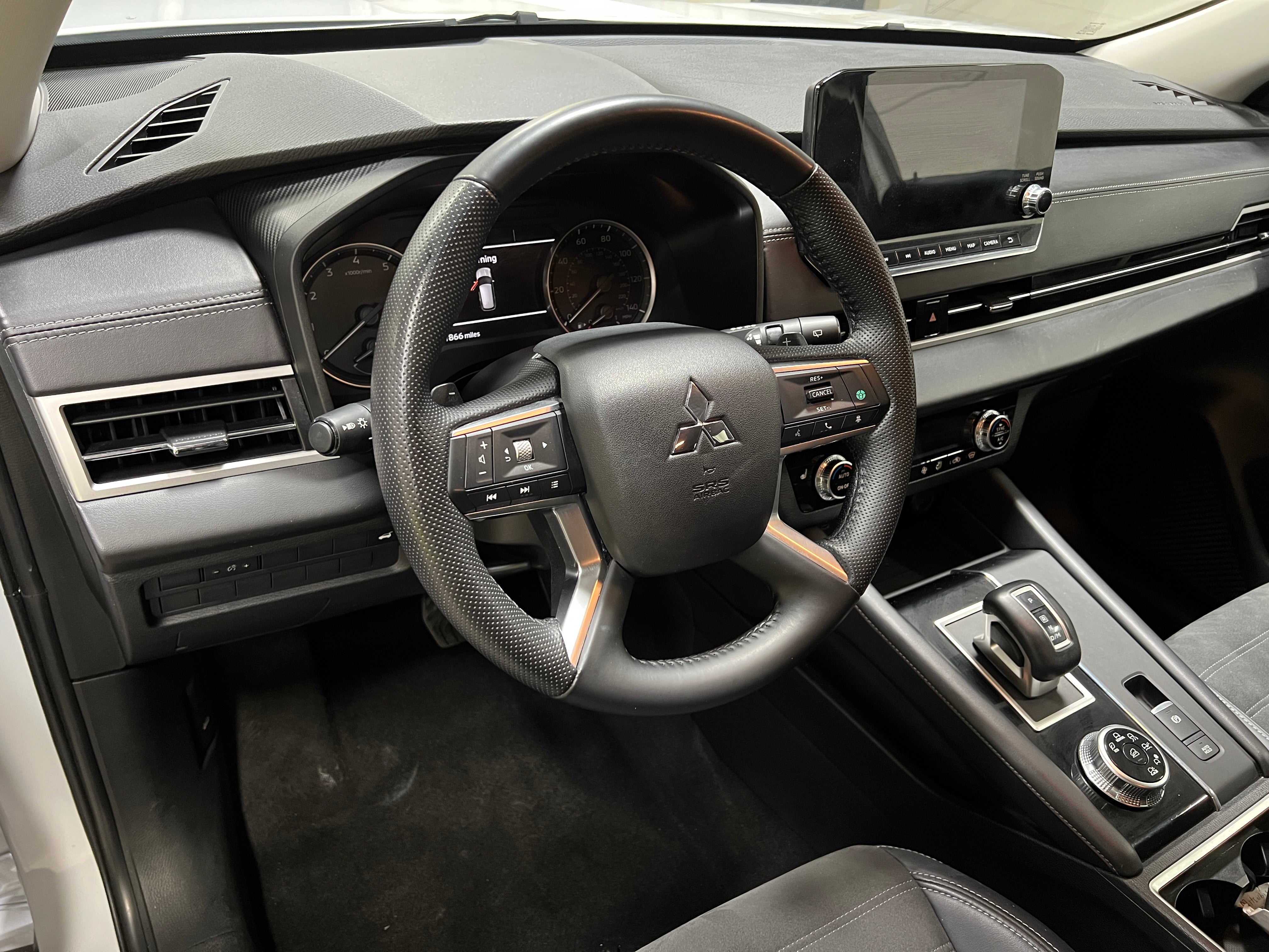 2024 Mitsubishi Outlander SE 2