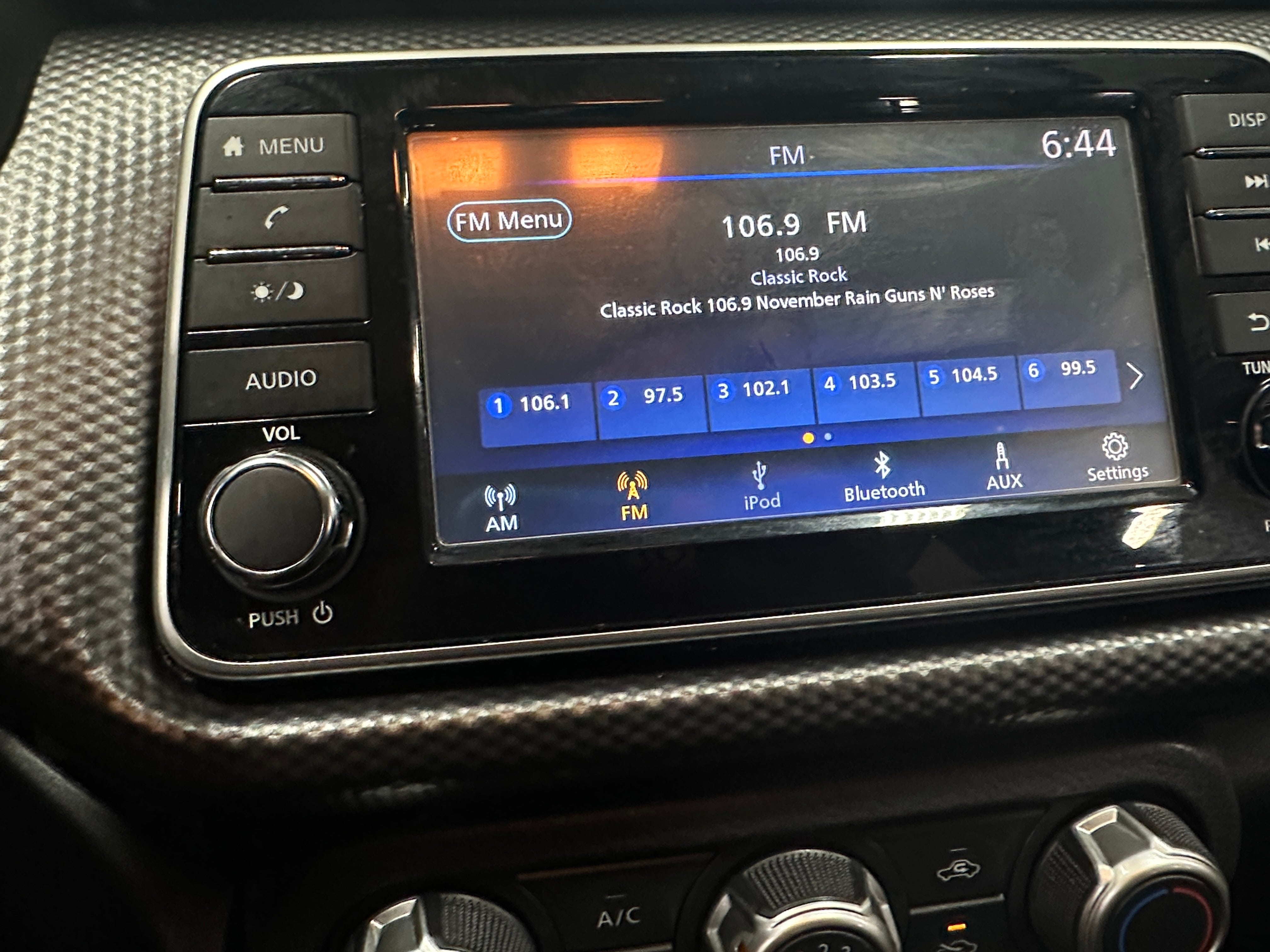 2019 Nissan Kicks S 4