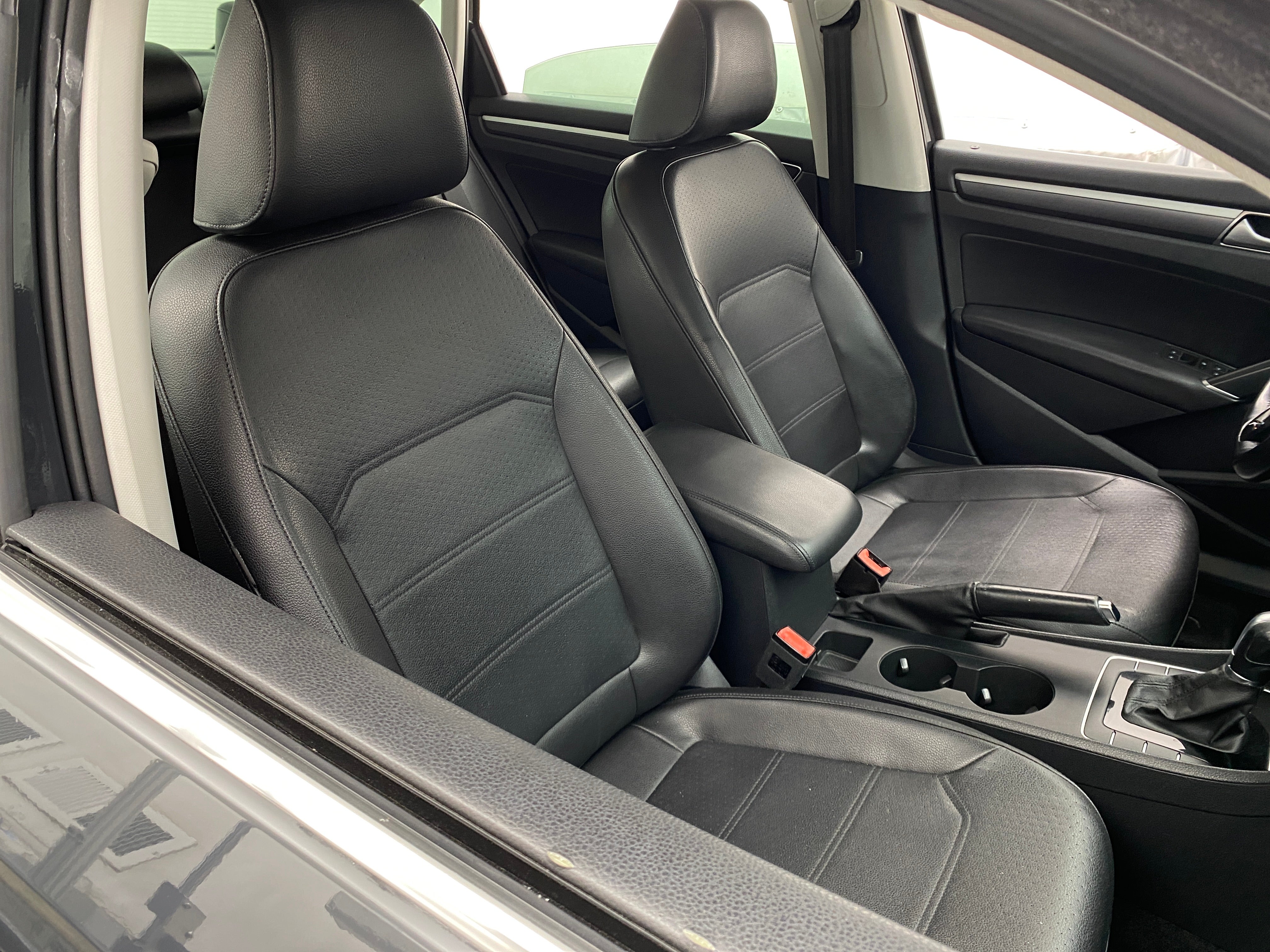 2016 Volkswagen Passat R-Line 2