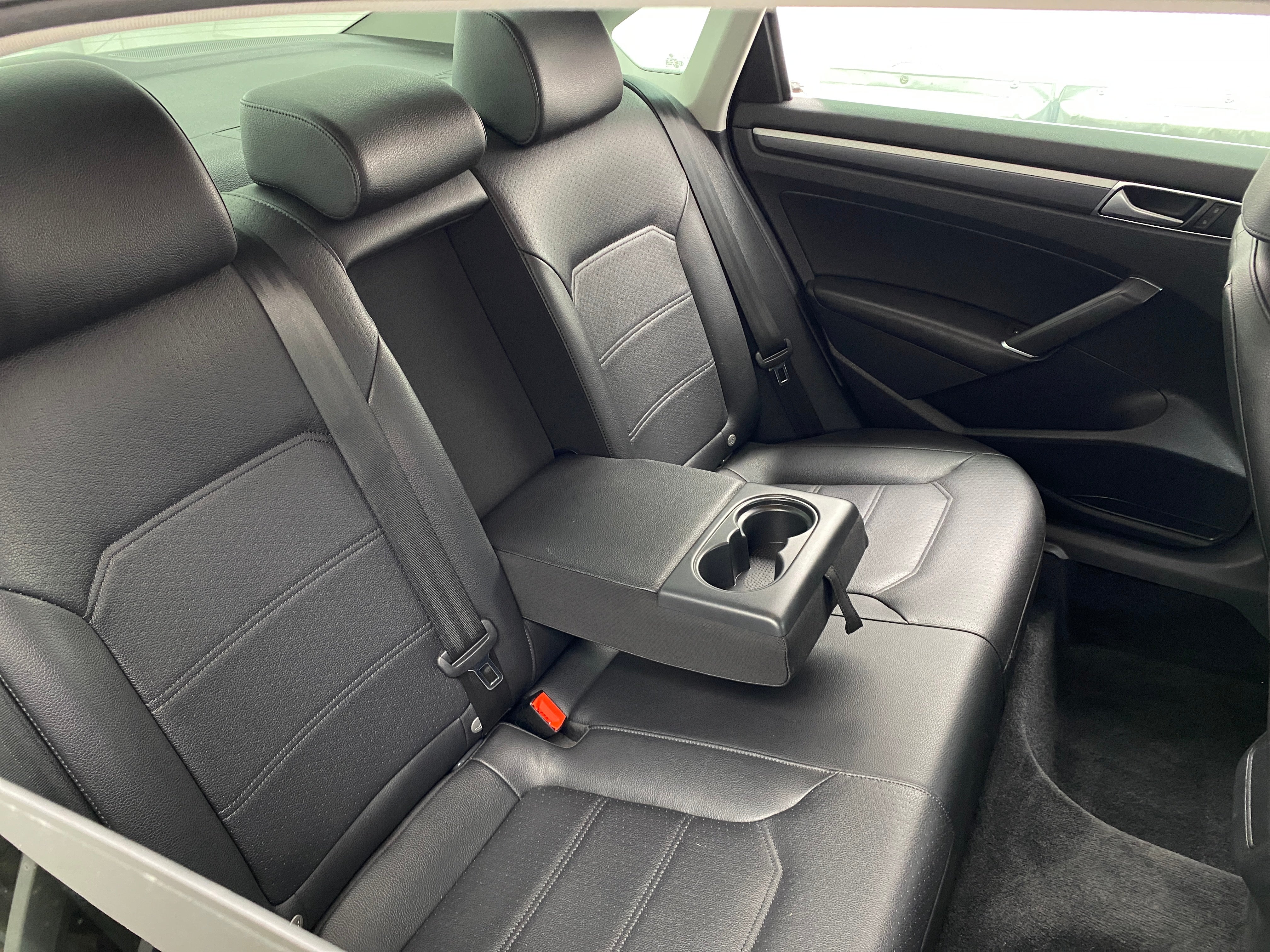 2016 Volkswagen Passat R-Line 6