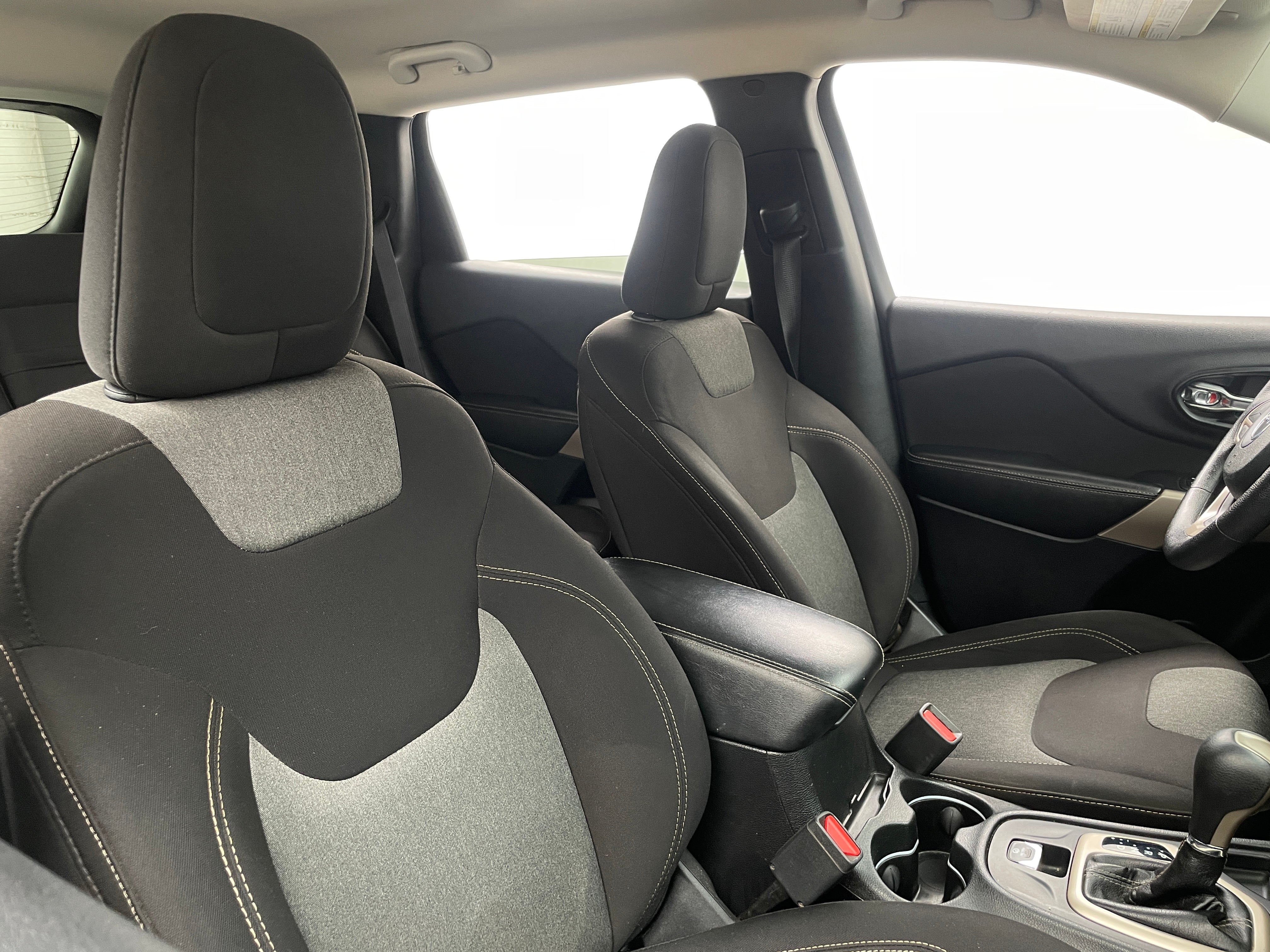 2017 Jeep Cherokee Sport 2