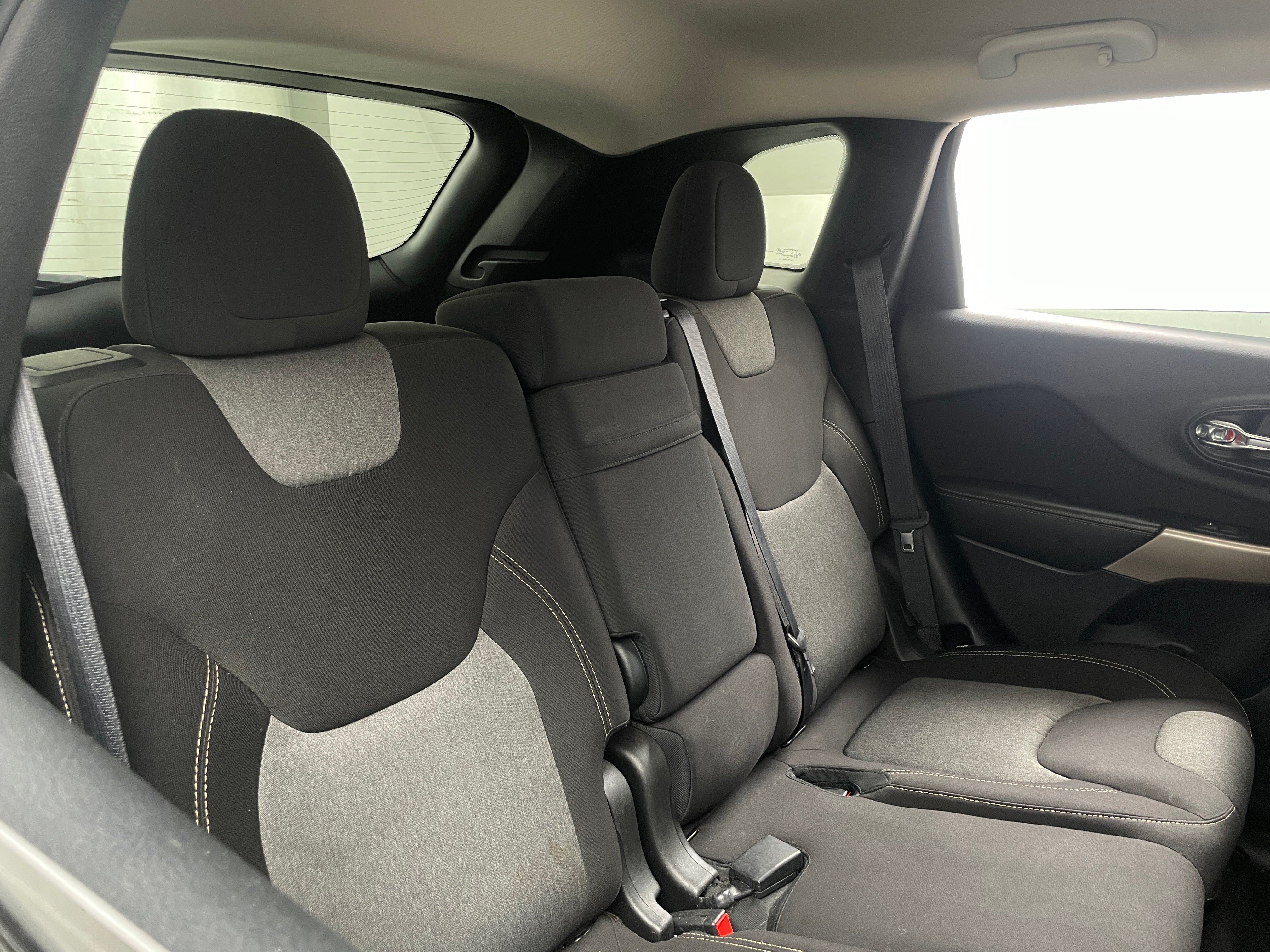 2017 Jeep Cherokee Sport 6