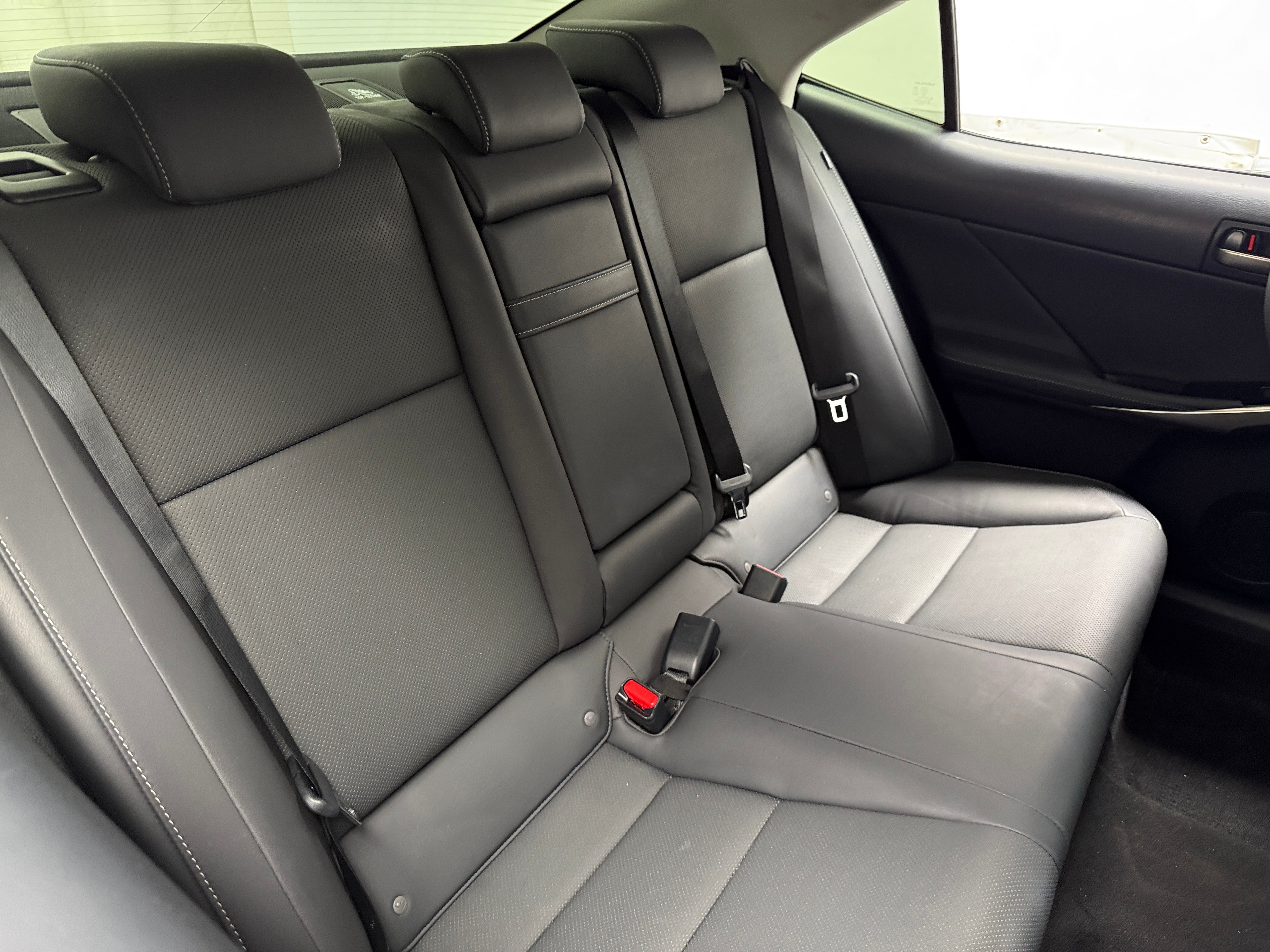 2019 Lexus IS 300 6