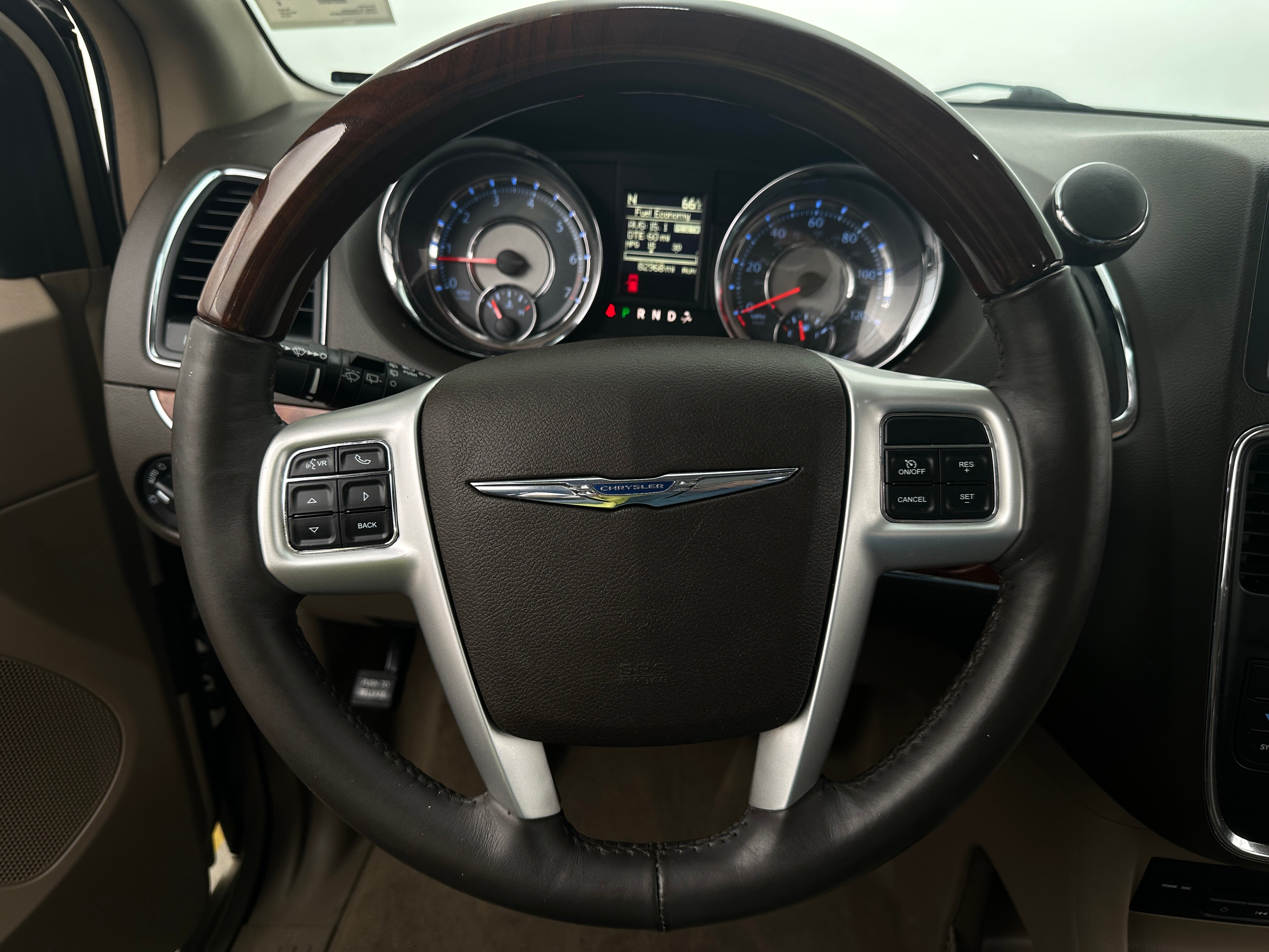 2016 Chrysler Town & Country Limited Platinum 4