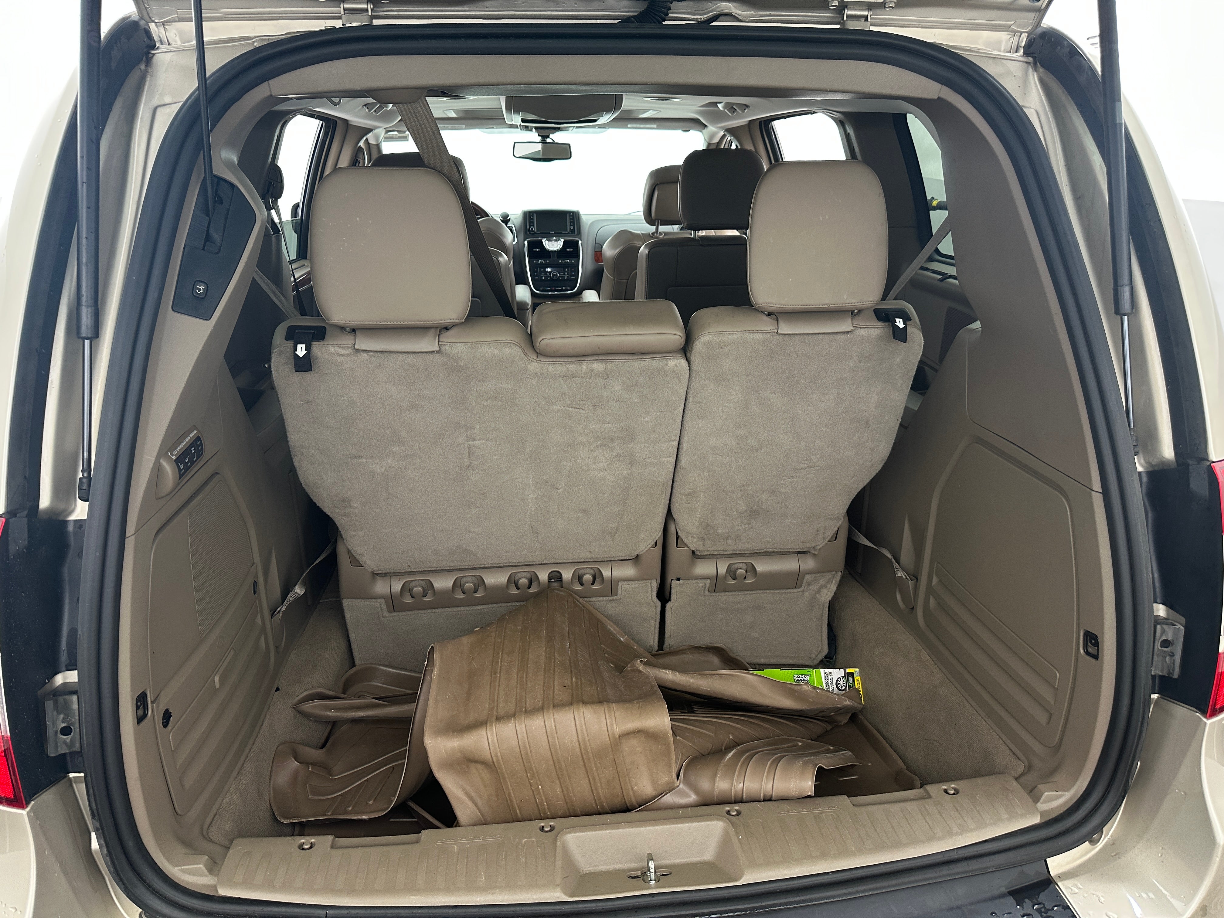 2016 Chrysler Town & Country Limited Platinum 6