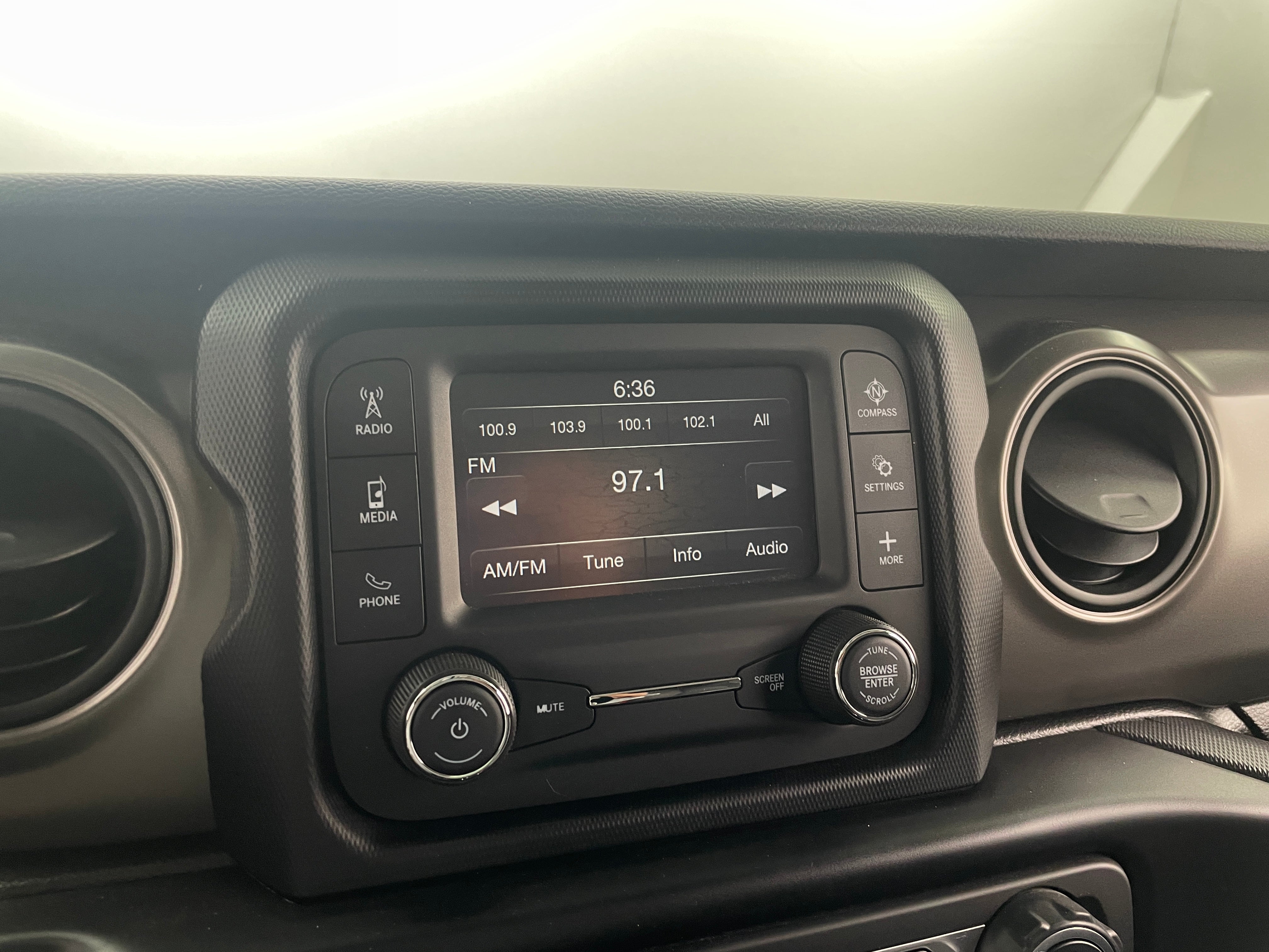 2021 Jeep Wrangler Sport 4