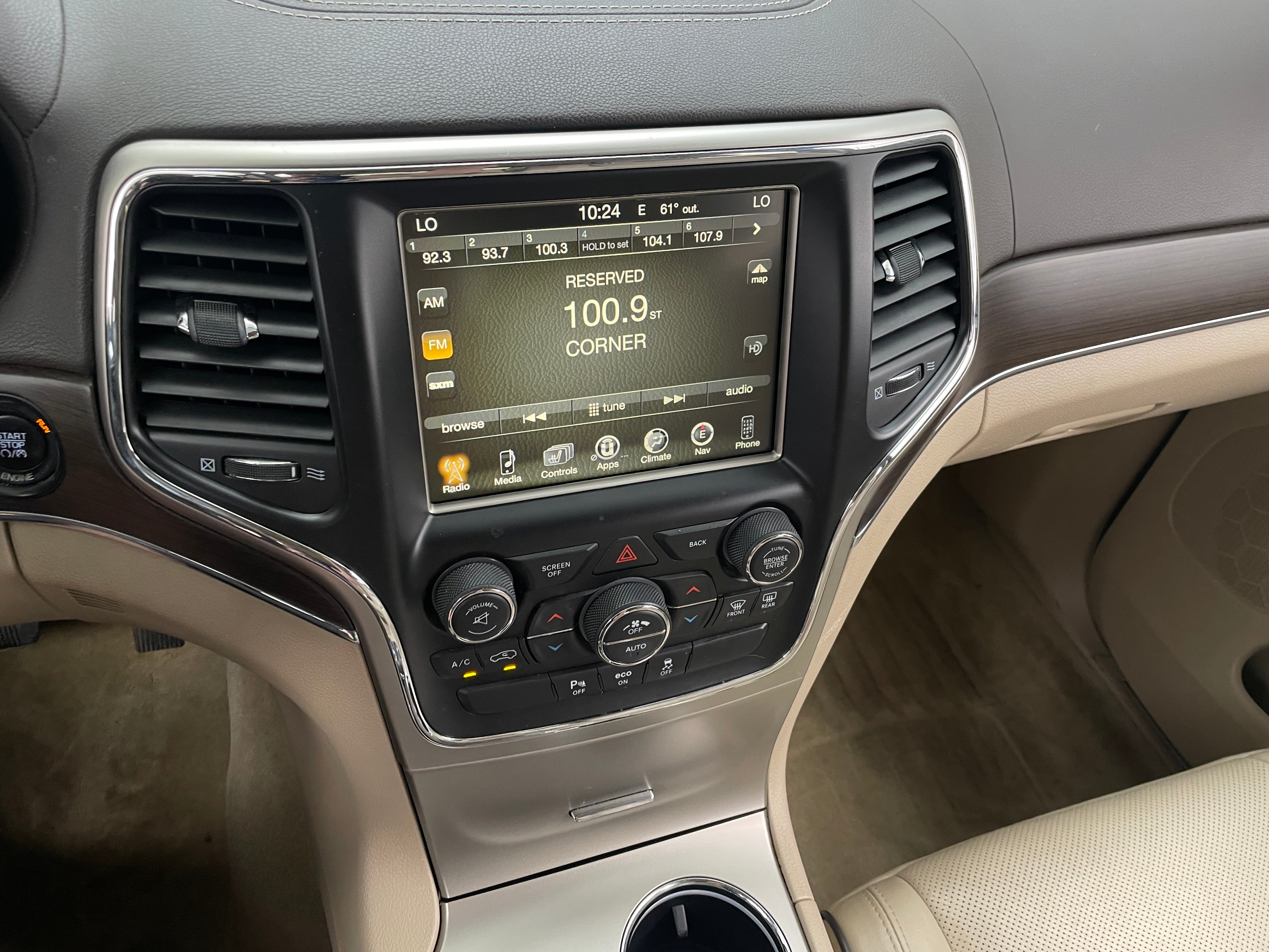 2015 Jeep Grand Cherokee Overland 3