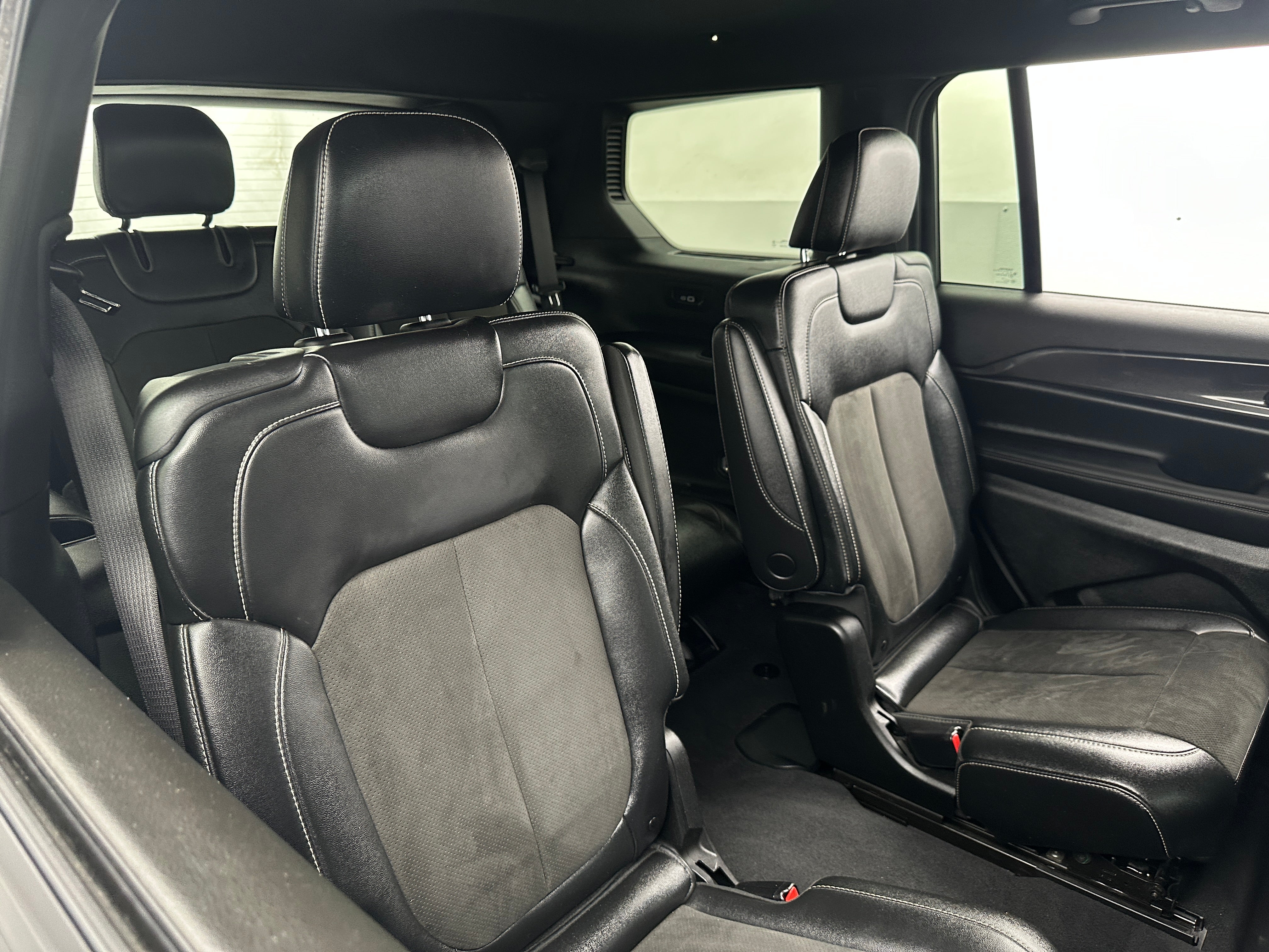 2023 Jeep Grand Cherokee L Altitude 6