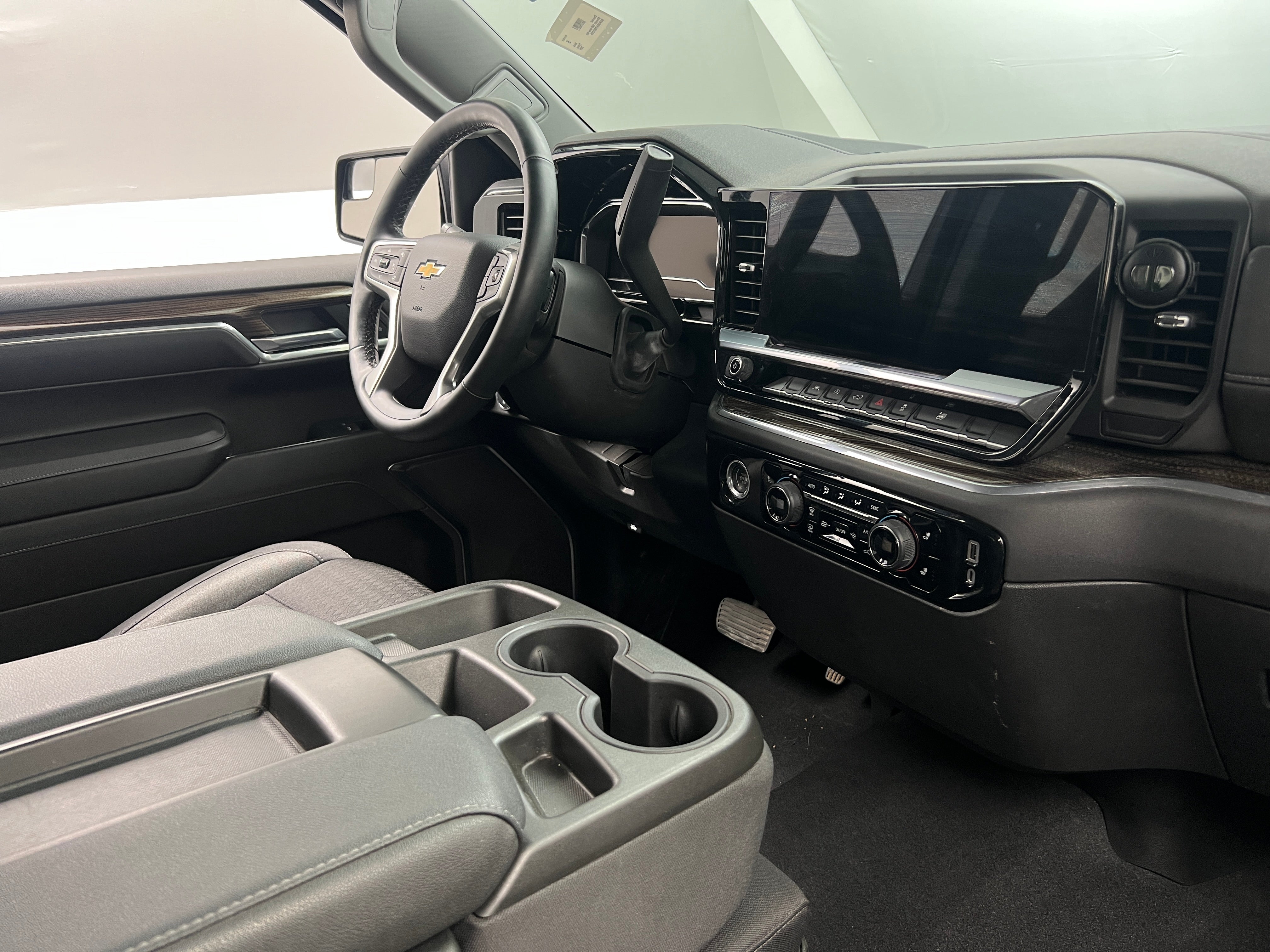 2023 Chevrolet Silverado 1500 LT 3