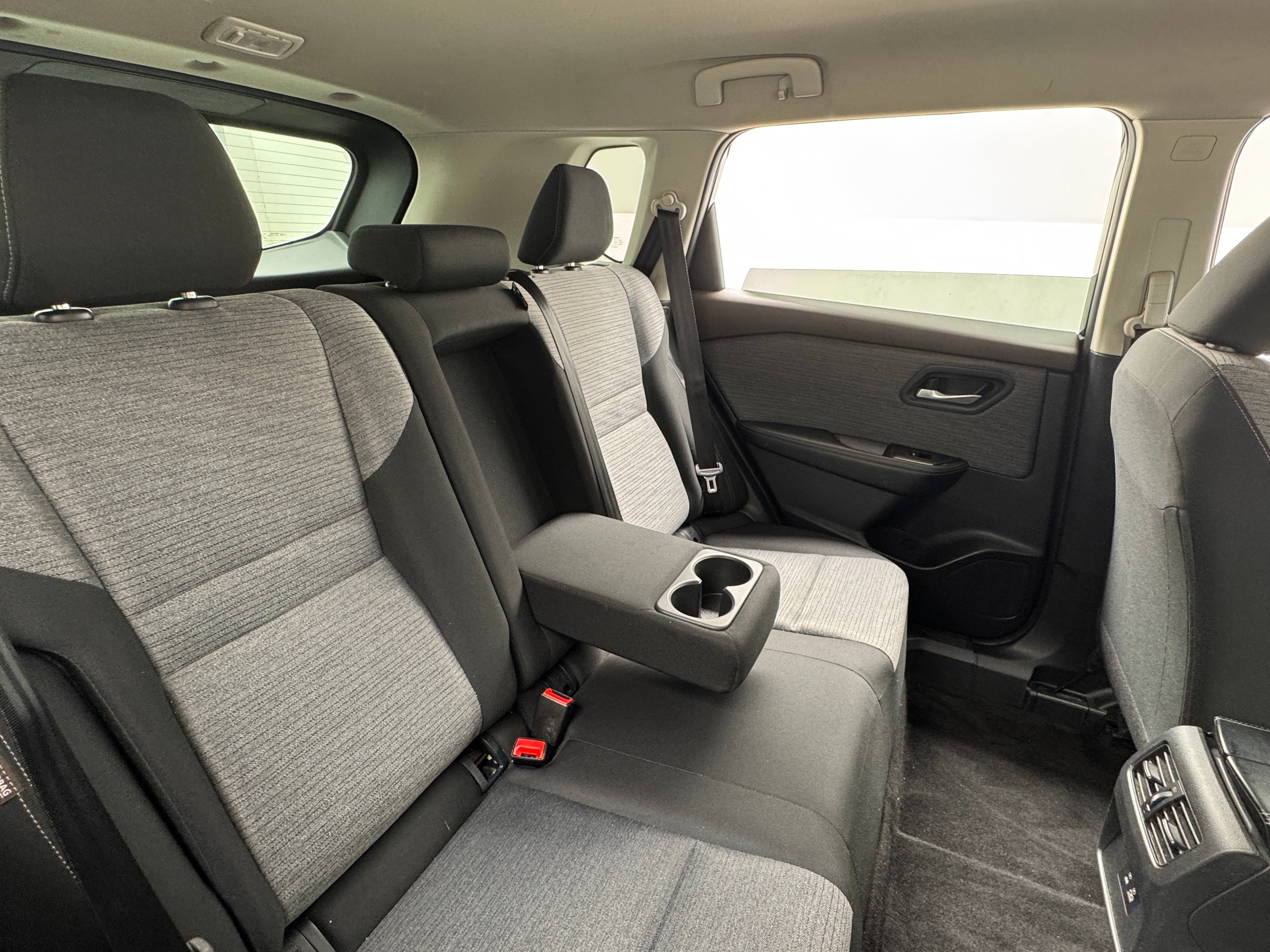 2023 Nissan Rogue SV 6