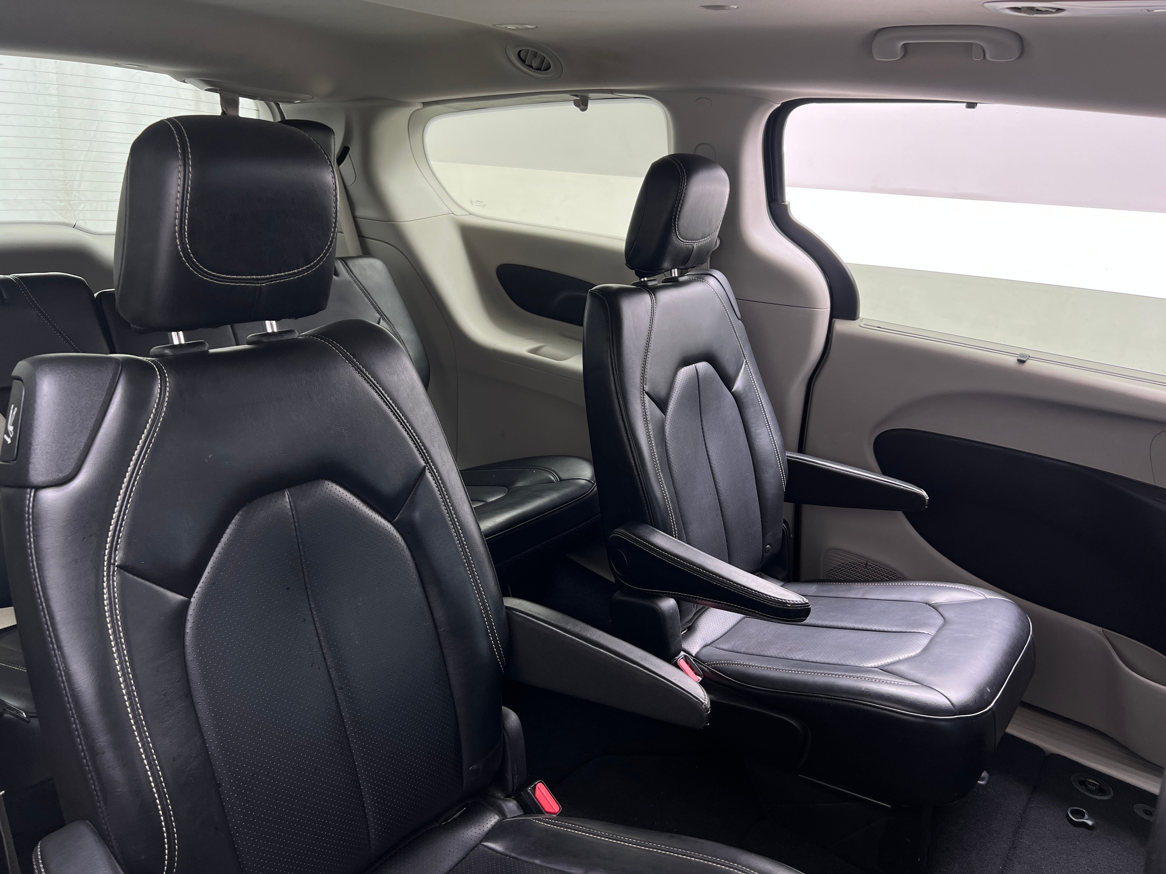 2020 Chrysler Voyager LXi 5