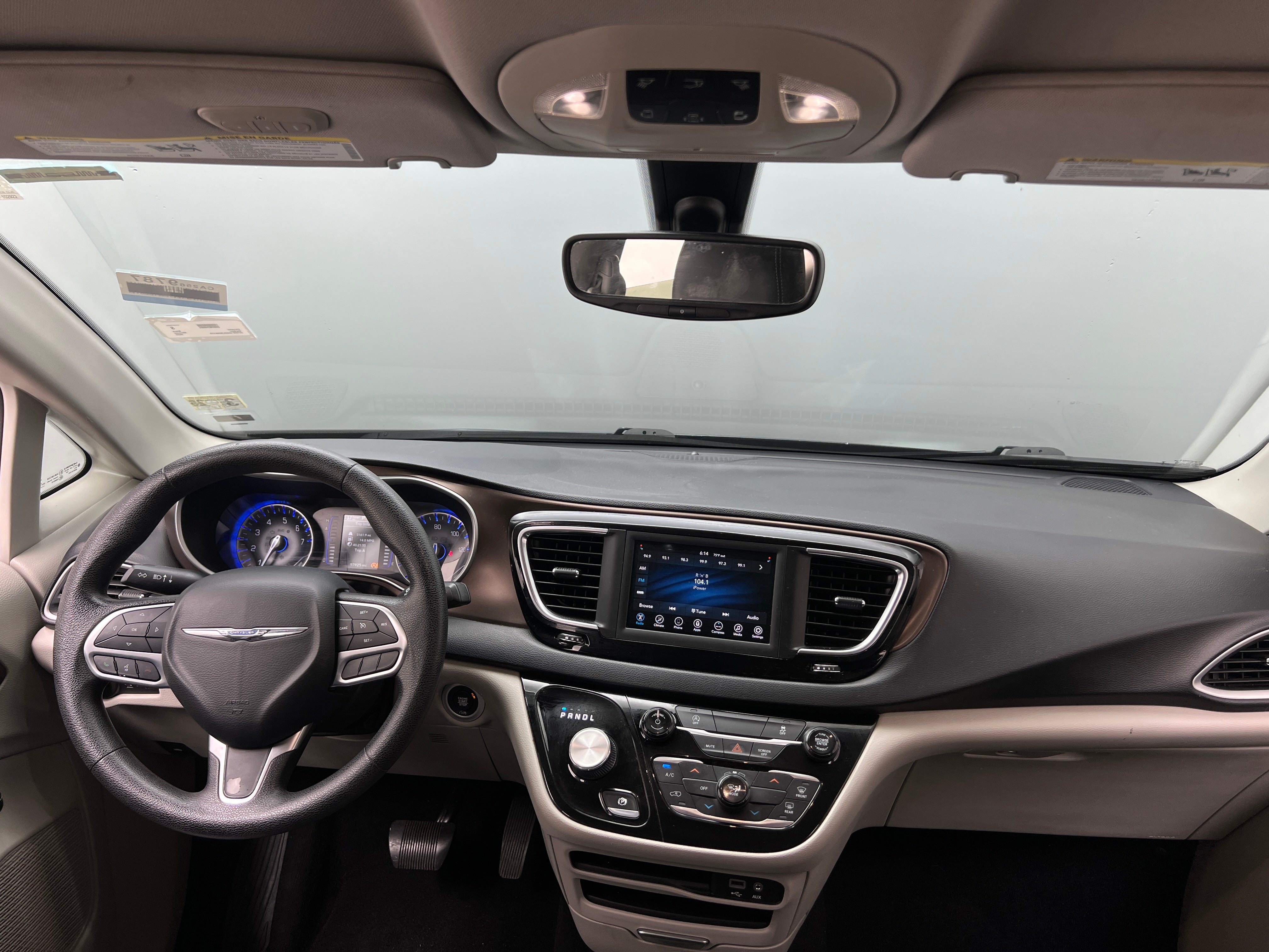 2020 Chrysler Voyager LXi 2