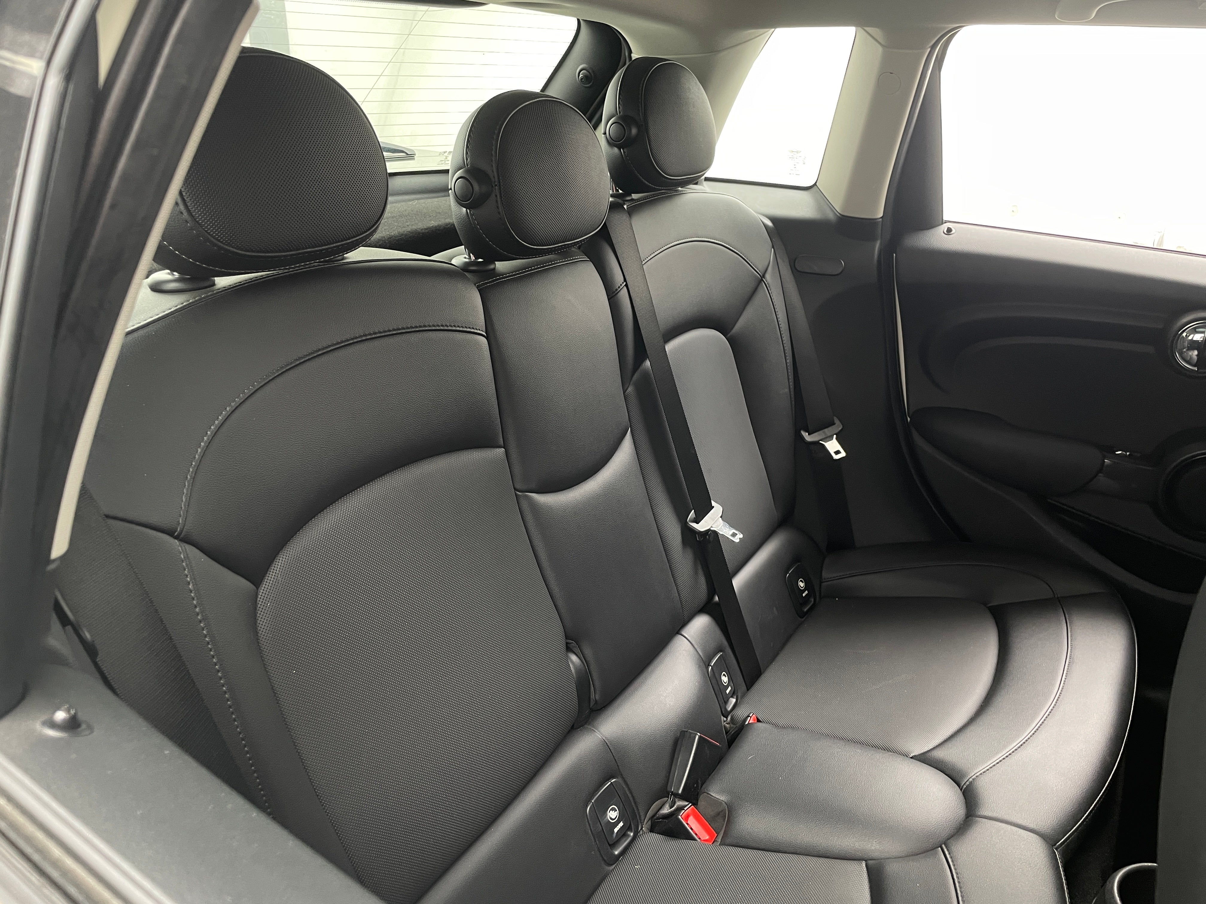 2016 MINI Cooper Hardtop 4 Door 5